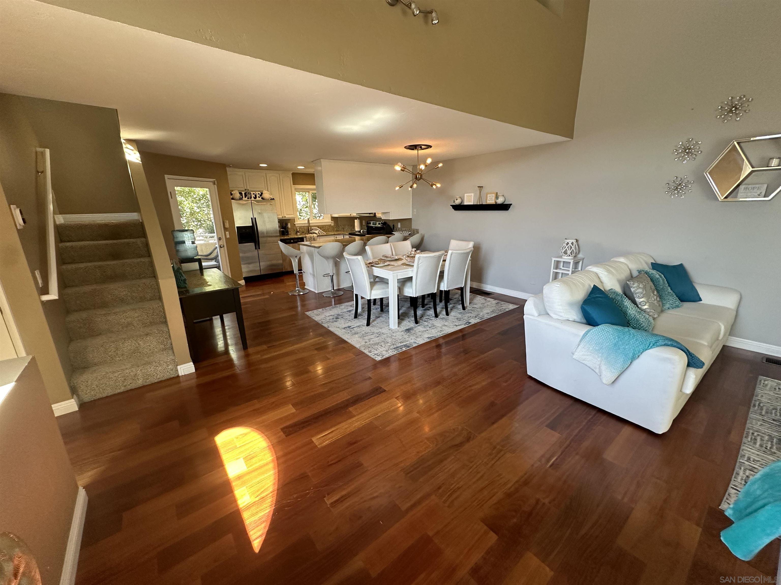 Detail Gallery Image 13 of 30 For 3843  Riviera Dr  #1,  San Diego,  CA 92109 - 3 Beds | 2/1 Baths