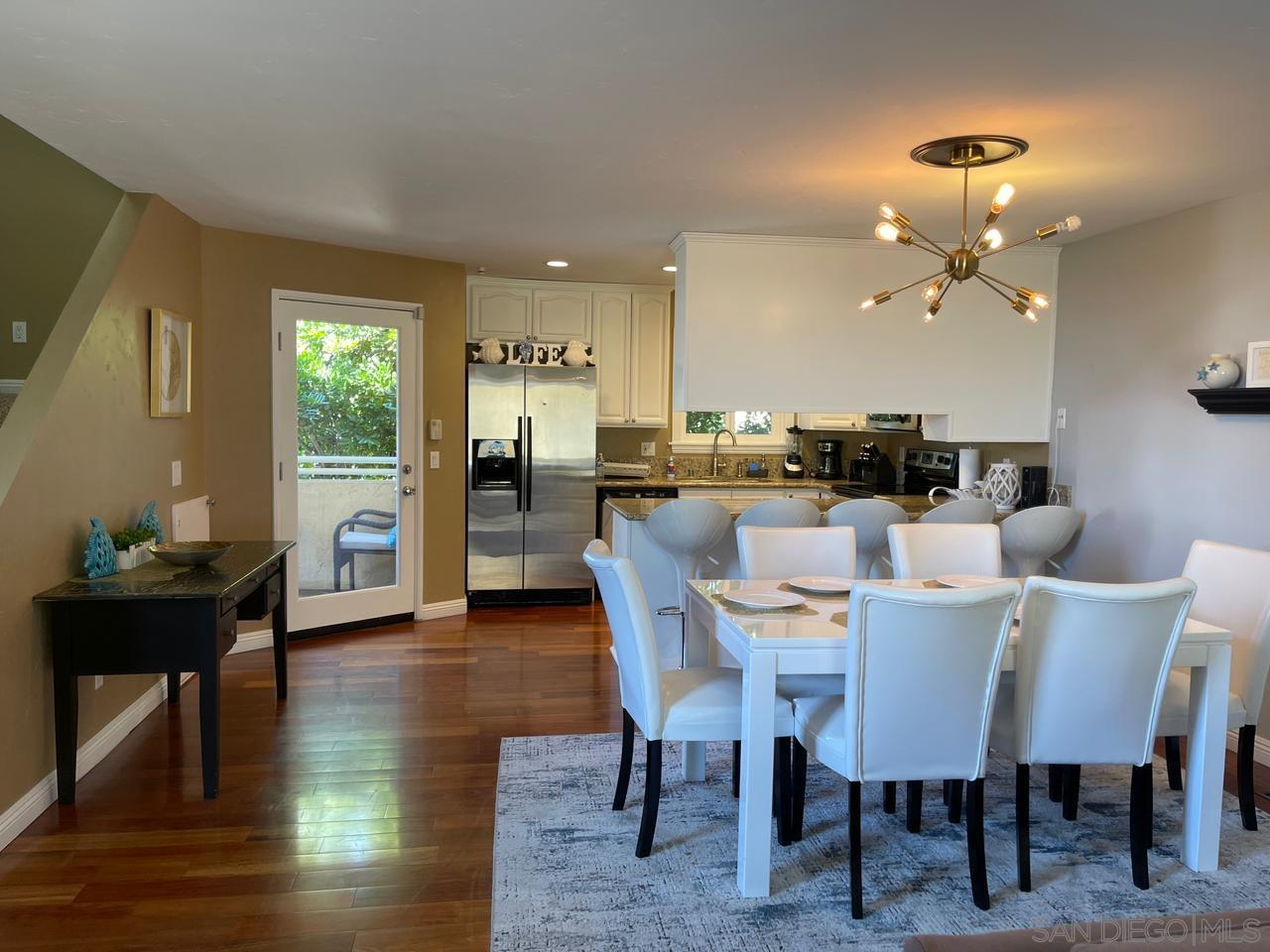 Detail Gallery Image 15 of 30 For 3843  Riviera Dr  #1,  San Diego,  CA 92109 - 3 Beds | 2/1 Baths