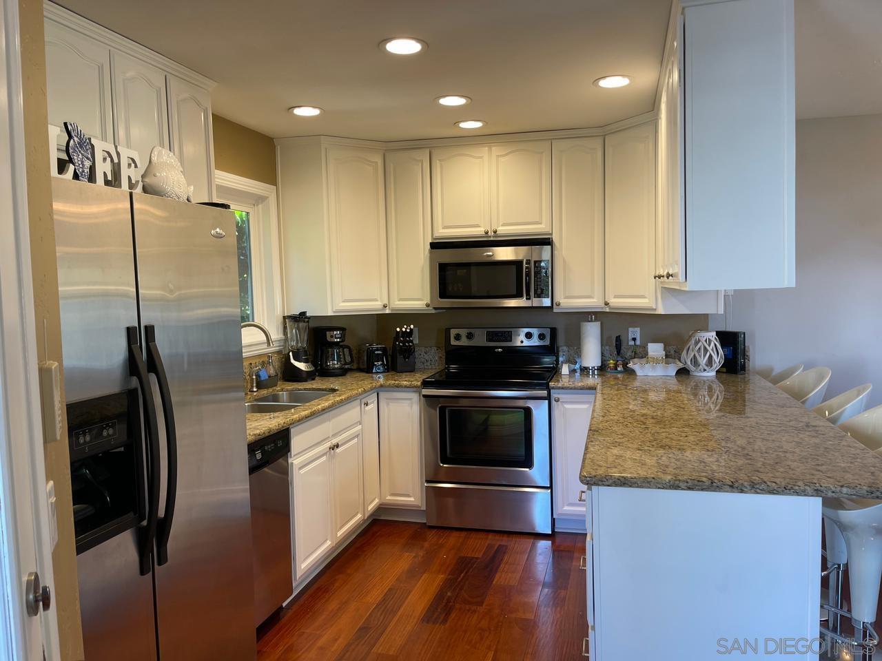 Detail Gallery Image 19 of 30 For 3843  Riviera Dr  #1,  San Diego,  CA 92109 - 3 Beds | 2/1 Baths