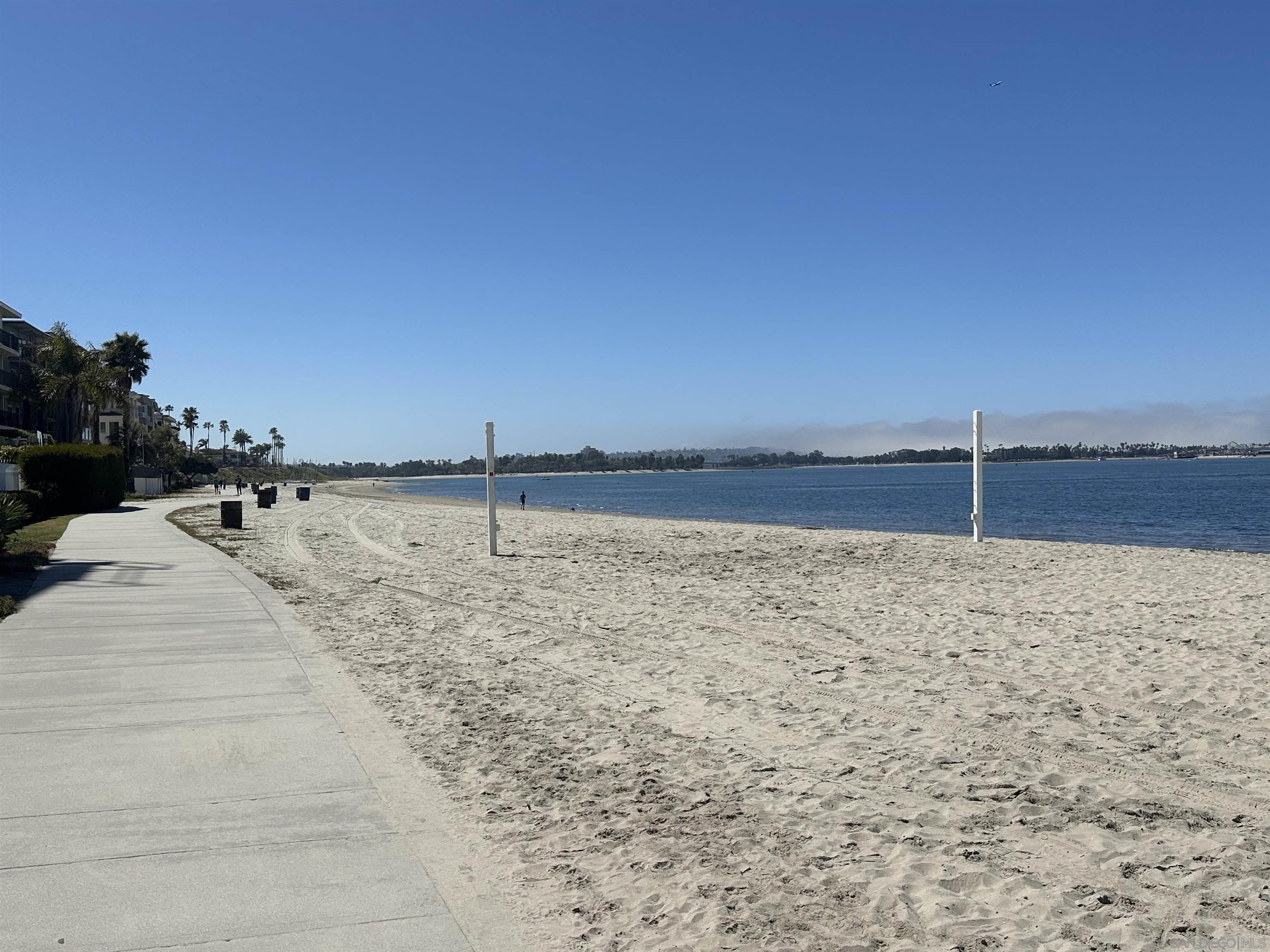 Detail Gallery Image 3 of 30 For 3843  Riviera Dr  #1,  San Diego,  CA 92109 - 3 Beds | 2/1 Baths