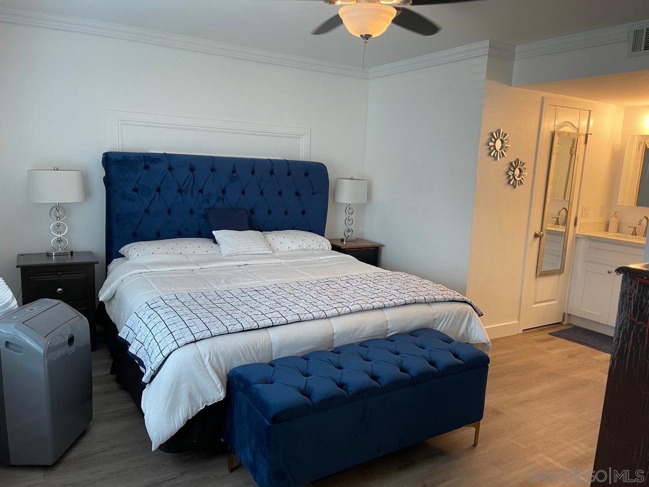 Detail Gallery Image 5 of 30 For 3843  Riviera Dr  #1,  San Diego,  CA 92109 - 3 Beds | 2/1 Baths