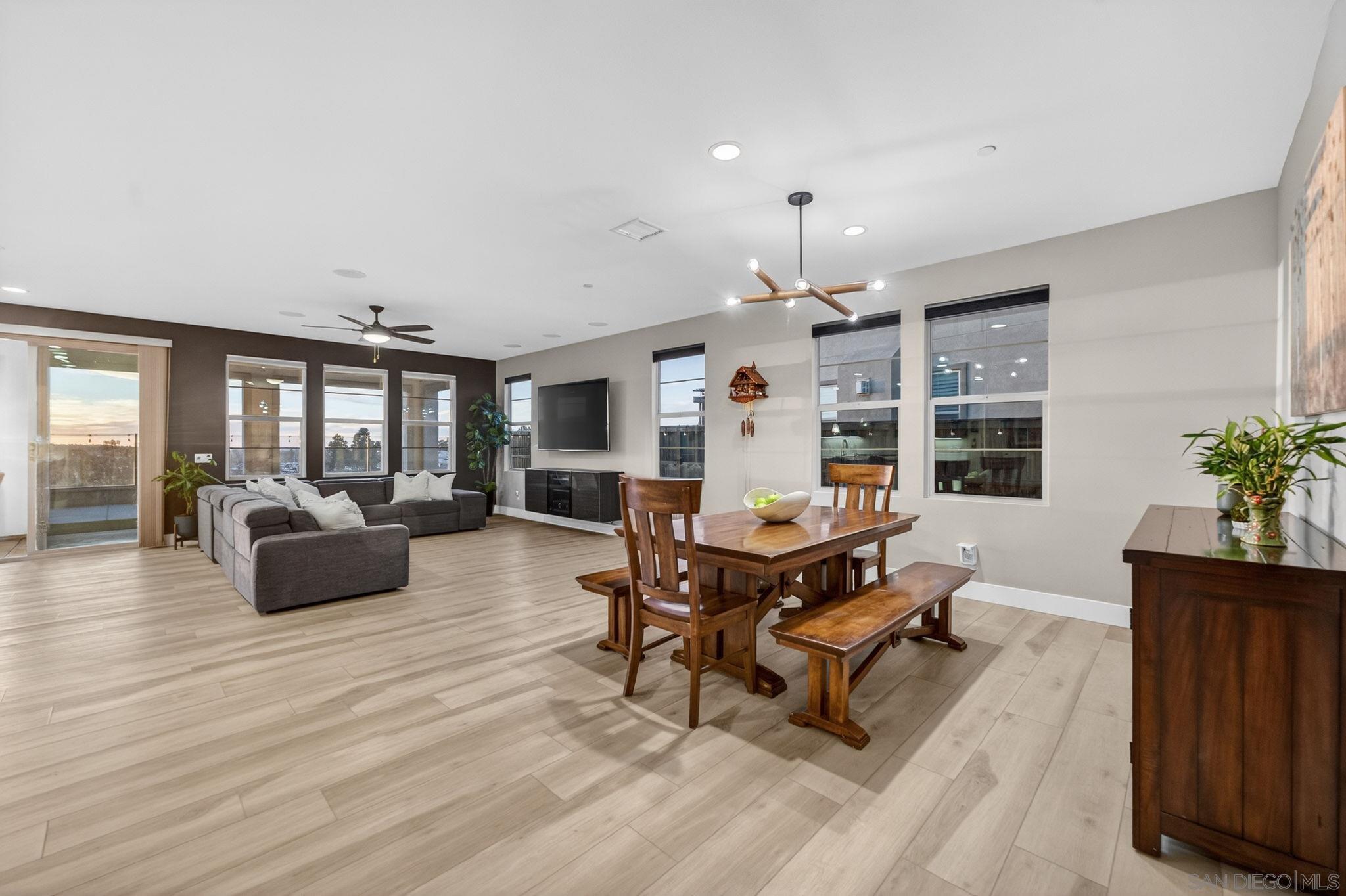 Detail Gallery Image 7 of 44 For 894  Camino Cantera, Chula Vista,  CA 91913 - 5 Beds | 3/1 Baths