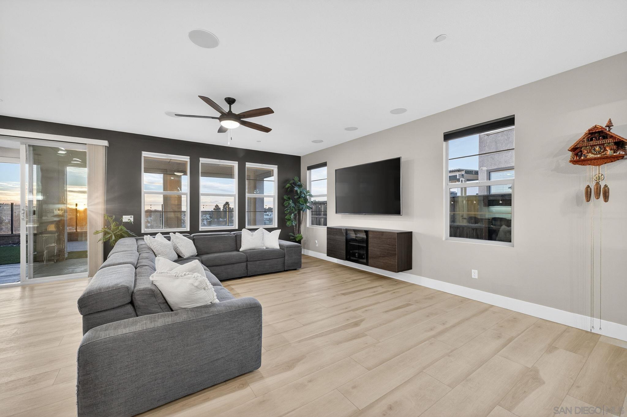 Detail Gallery Image 8 of 44 For 894  Camino Cantera, Chula Vista,  CA 91913 - 5 Beds | 3/1 Baths