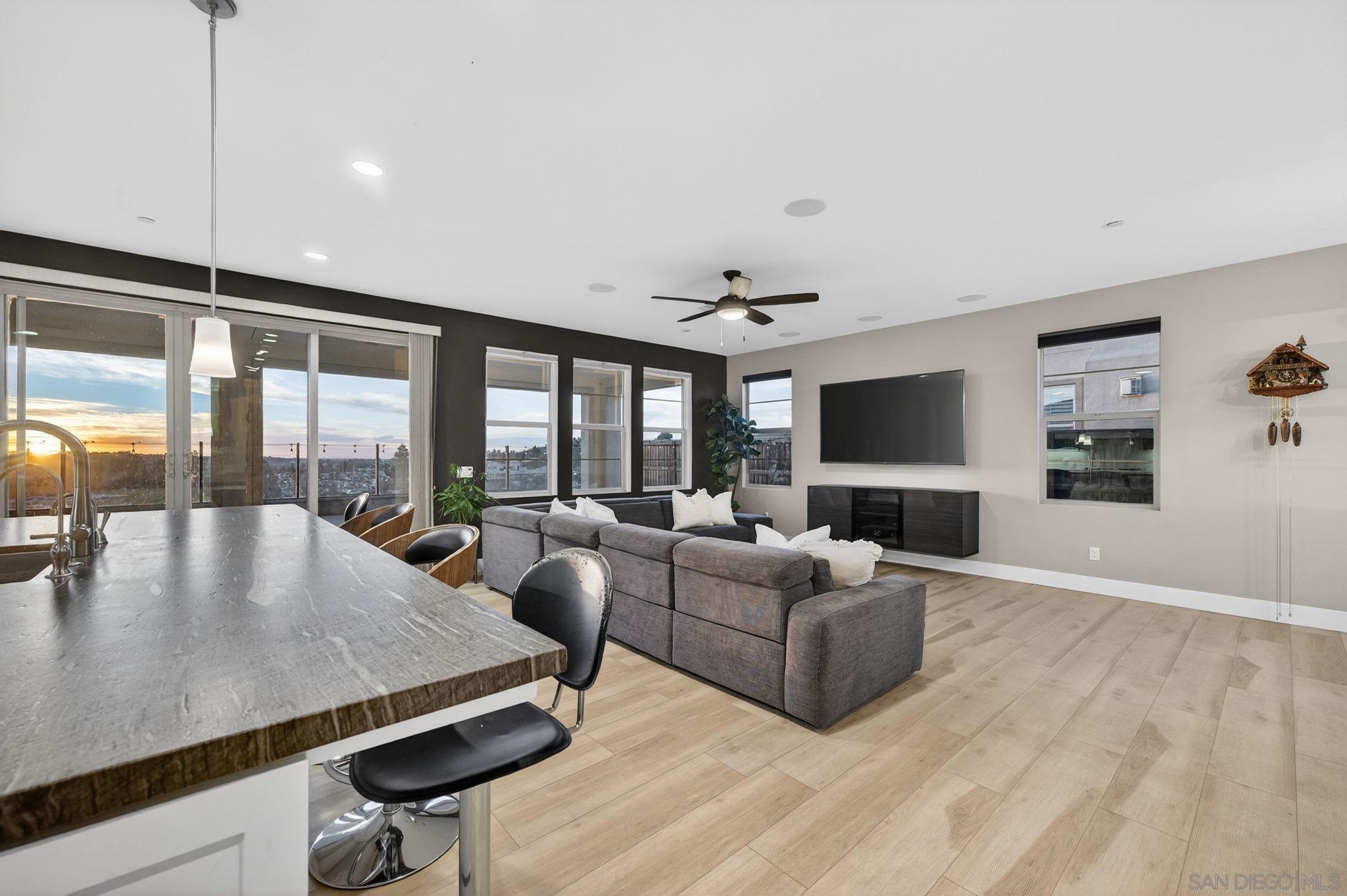 Detail Gallery Image 9 of 44 For 894  Camino Cantera, Chula Vista,  CA 91913 - 5 Beds | 3/1 Baths