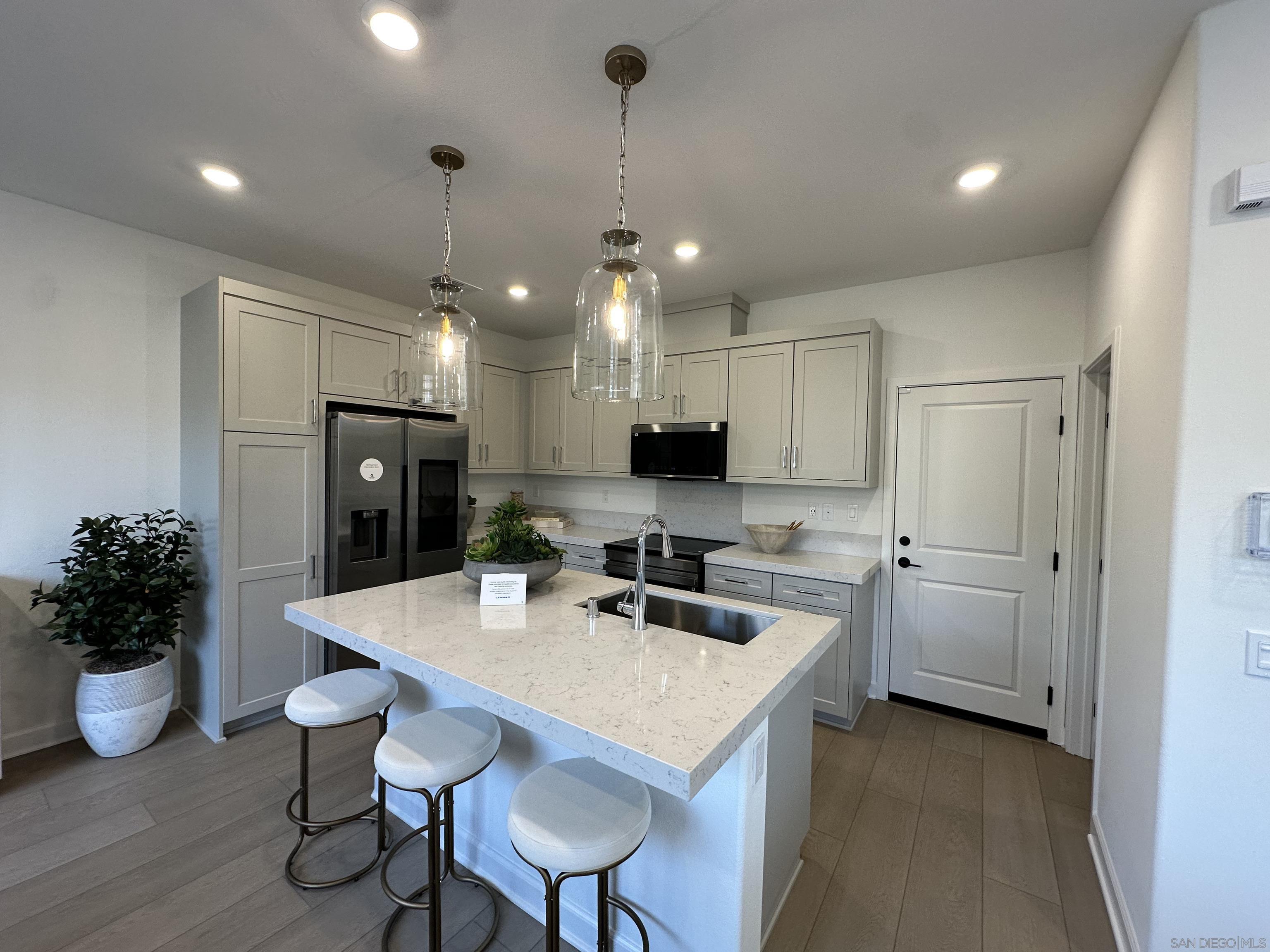 Detail Gallery Image 6 of 30 For 2186  Tributary Rd, Chula Vista,  CA 91913 - 4 Beds | 2/1 Baths