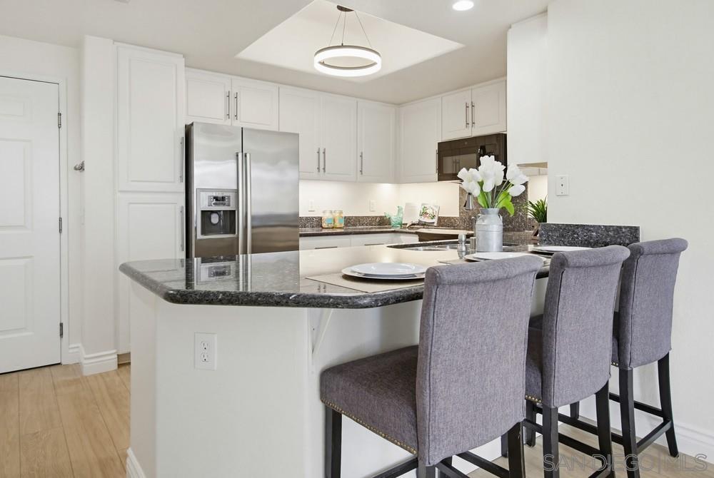 Detail Gallery Image 8 of 29 For 9229  Regents  #L206,  La Jolla,  CA 92037 - 2 Beds | 2 Baths