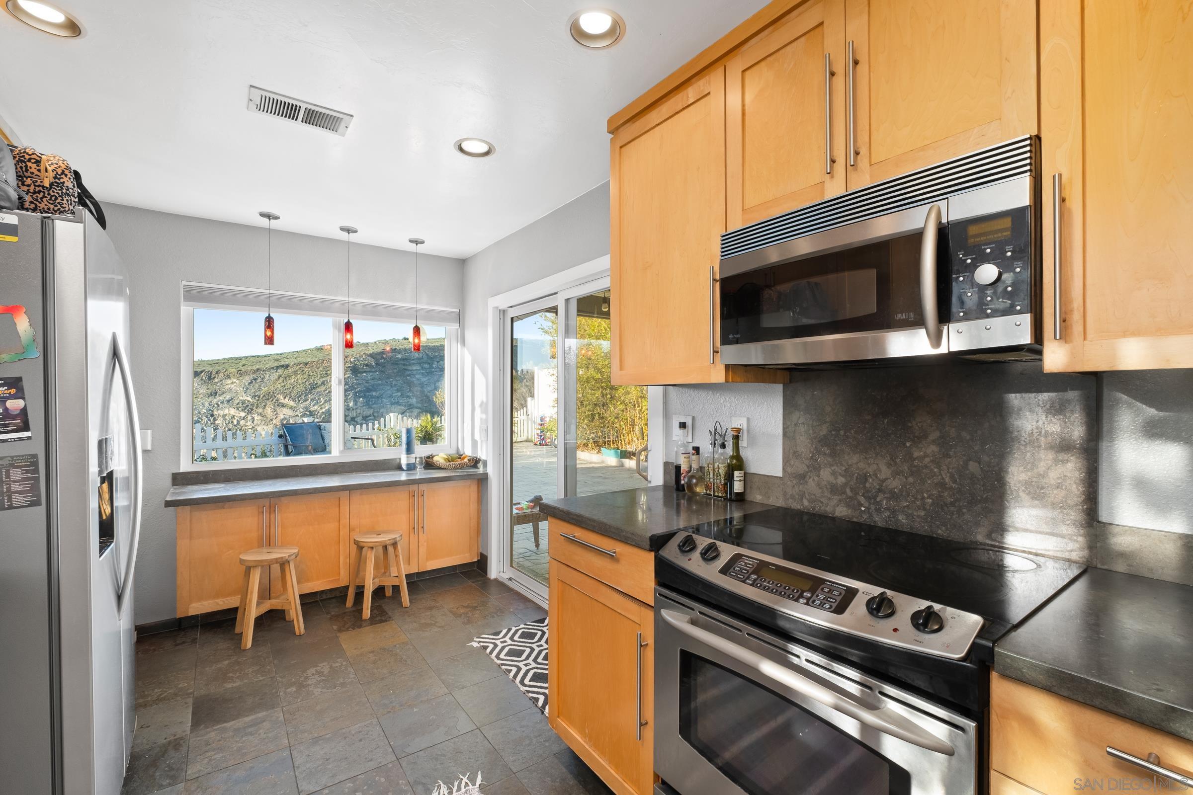 Detail Gallery Image 12 of 36 For 8004  Mission Vista, San Diego,  CA 92120 - 3 Beds | 2/1 Baths