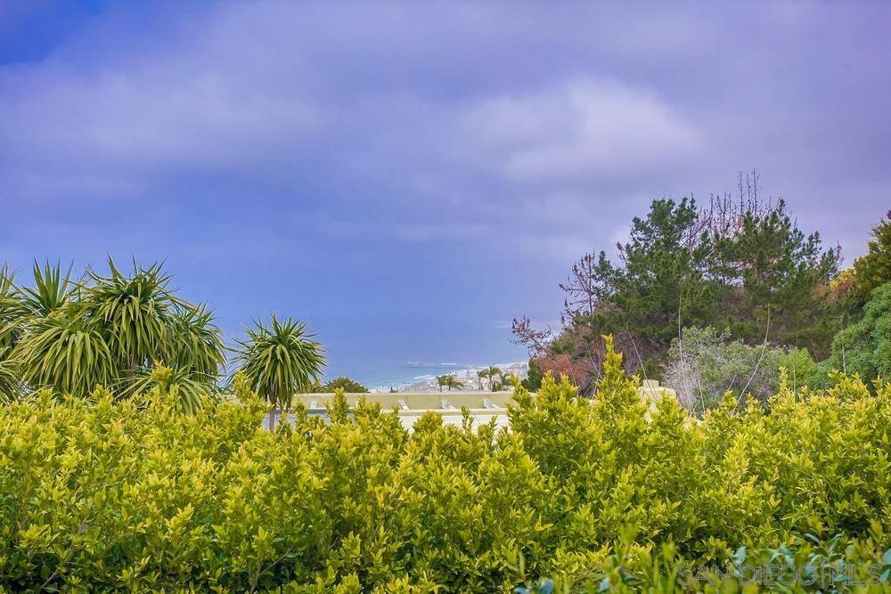 Detail Gallery Image 2 of 67 For 7255  via Capri, La Jolla,  CA 92037 - 3 Beds | 2 Baths