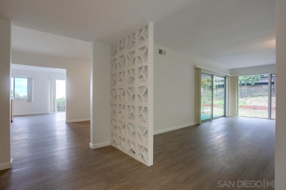 Detail Gallery Image 9 of 67 For 7255  via Capri, La Jolla,  CA 92037 - 3 Beds | 2 Baths