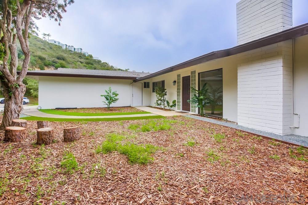 Detail Gallery Image 14 of 67 For 7255  via Capri, La Jolla,  CA 92037 - 3 Beds | 2 Baths