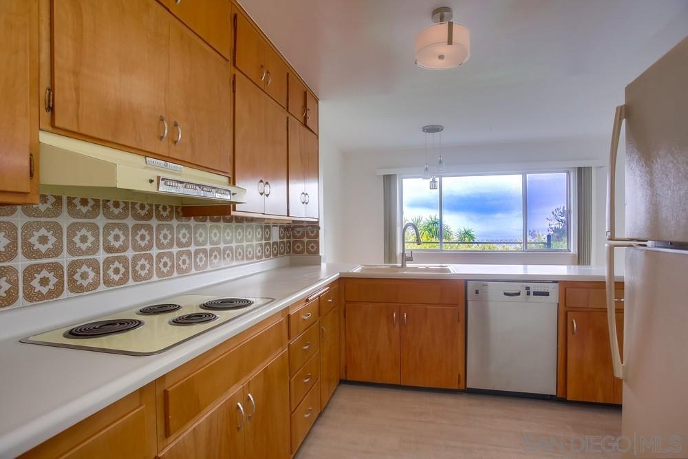 Detail Gallery Image 20 of 67 For 7255  via Capri, La Jolla,  CA 92037 - 3 Beds | 2 Baths