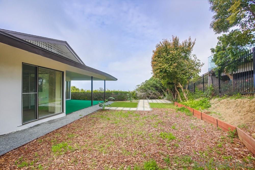 Detail Gallery Image 22 of 67 For 7255  via Capri, La Jolla,  CA 92037 - 3 Beds | 2 Baths