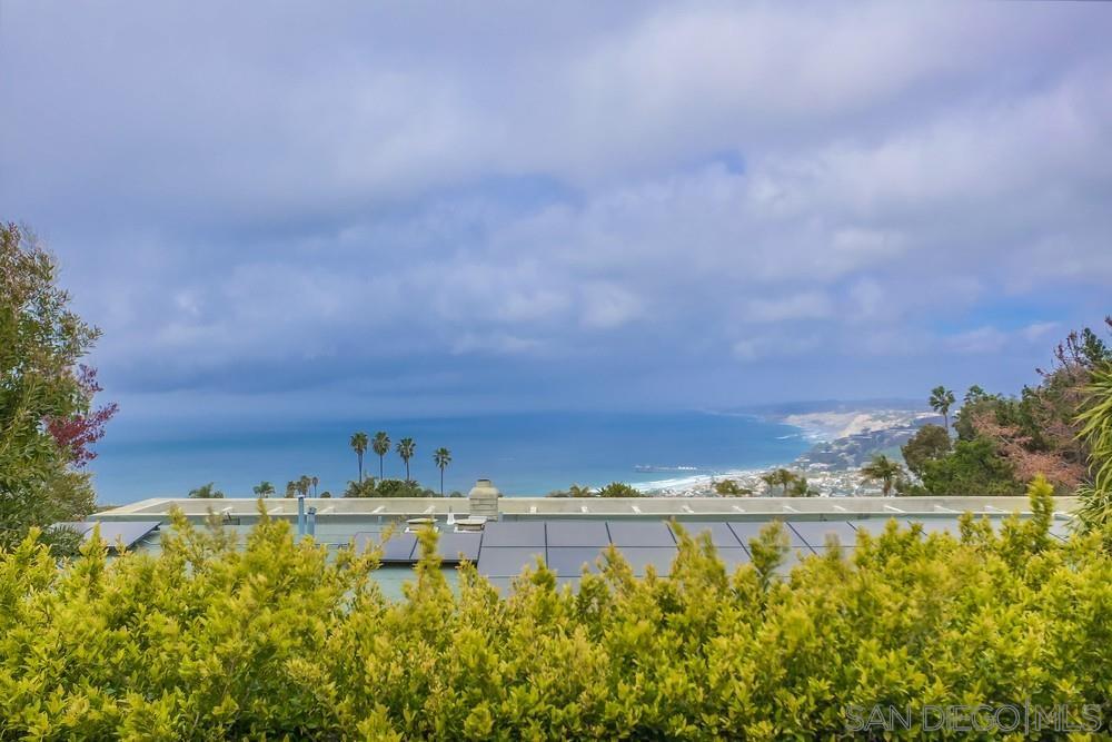 Detail Gallery Image 4 of 67 For 7255  via Capri, La Jolla,  CA 92037 - 3 Beds | 2 Baths