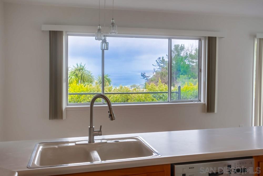Detail Gallery Image 30 of 67 For 7255  via Capri, La Jolla,  CA 92037 - 3 Beds | 2 Baths