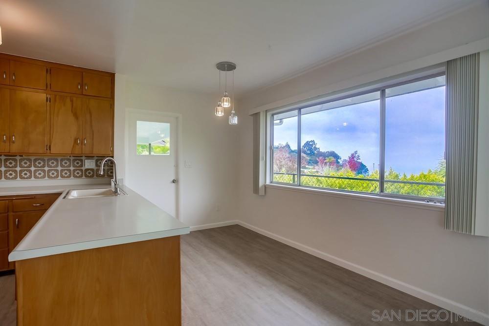 Detail Gallery Image 35 of 67 For 7255  via Capri, La Jolla,  CA 92037 - 3 Beds | 2 Baths