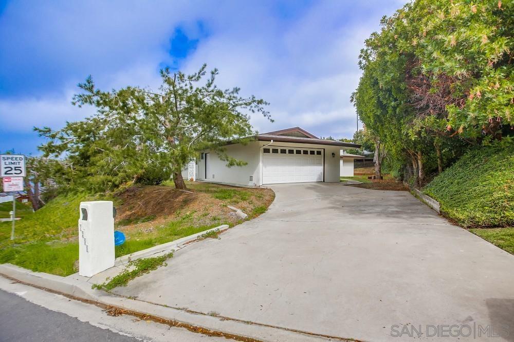 Detail Gallery Image 5 of 67 For 7255  via Capri, La Jolla,  CA 92037 - 3 Beds | 2 Baths