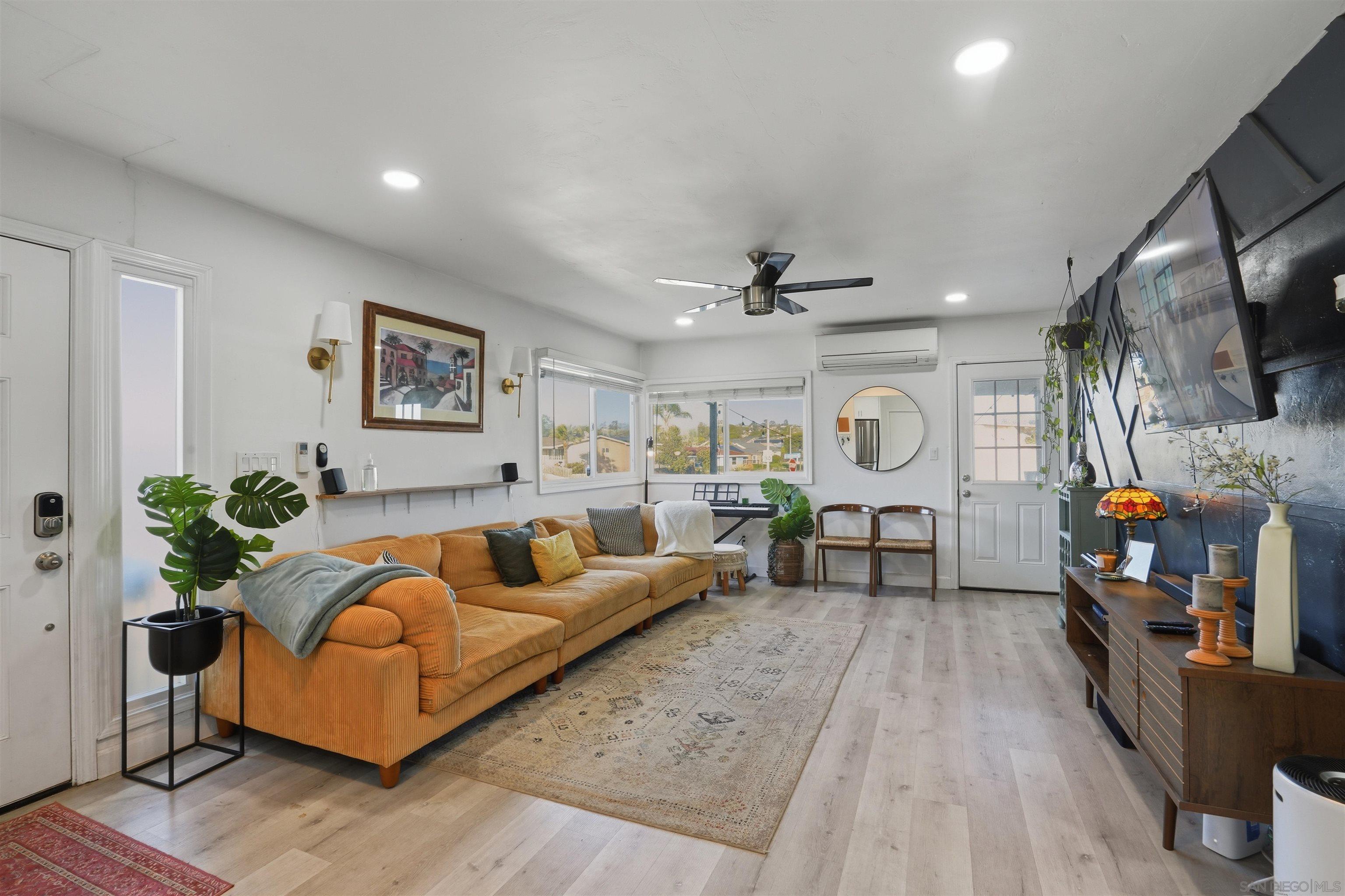 Detail Gallery Image 2 of 36 For 5533  Roswell St, San Diego,  CA 92114 - 3 Beds | 2 Baths