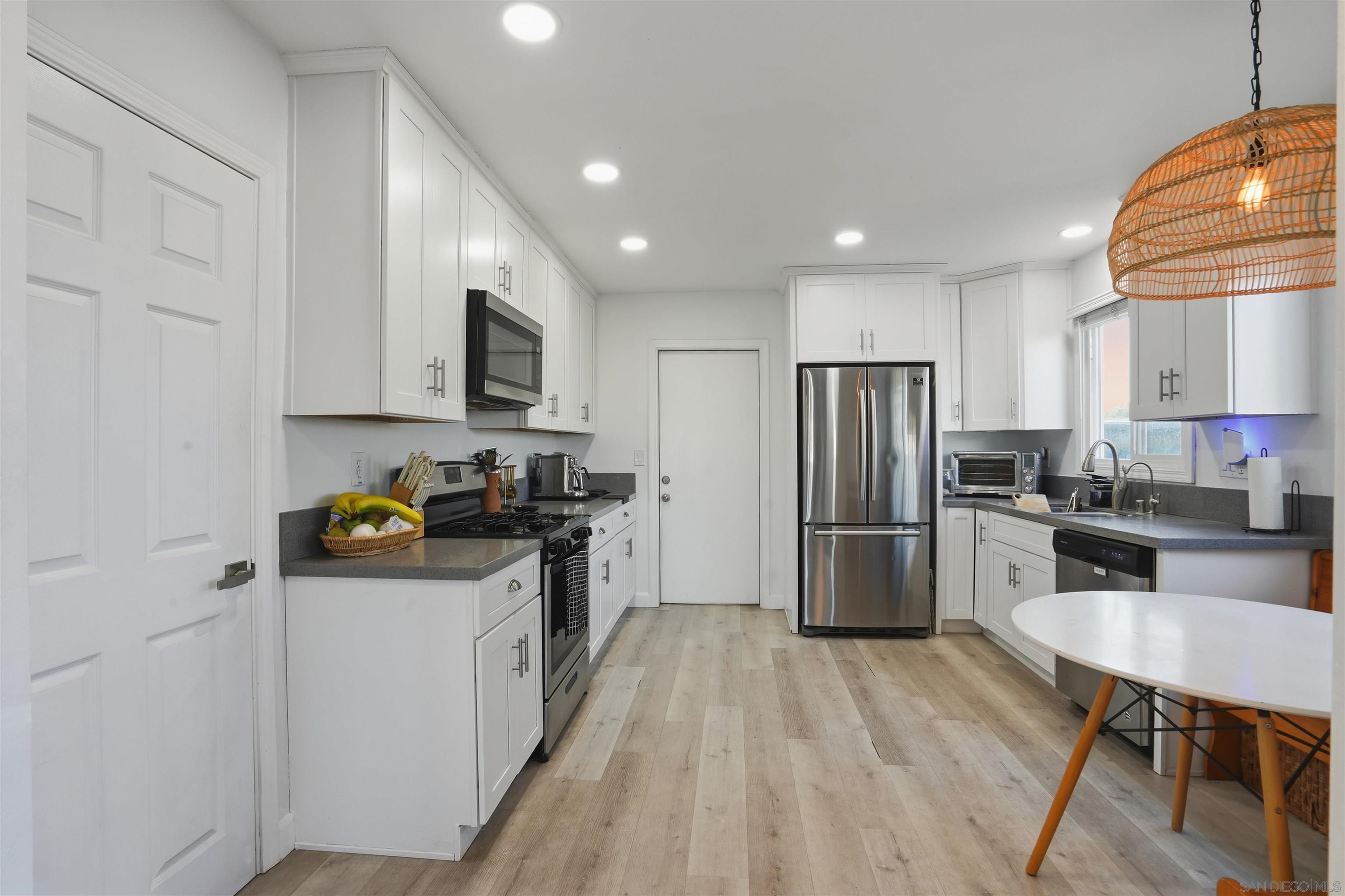 Detail Gallery Image 6 of 36 For 5533  Roswell St, San Diego,  CA 92114 - 3 Beds | 2 Baths