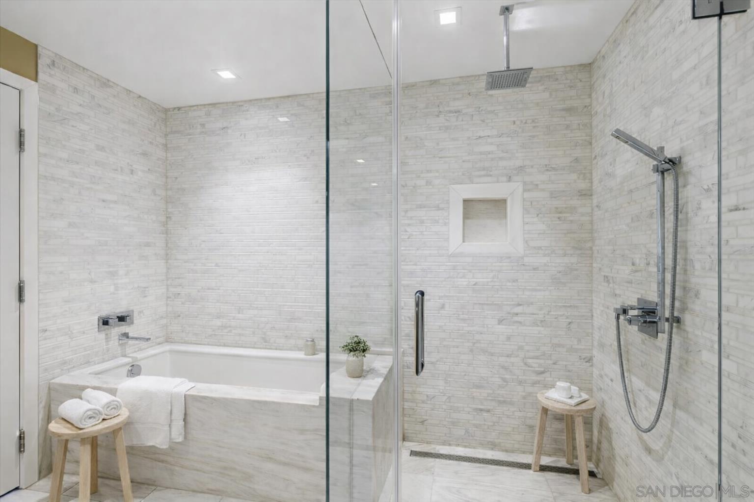 Detail Gallery Image 7 of 49 For 888 W E St  805, San Diego,  CA 92101 - 2 Beds | 2 Baths