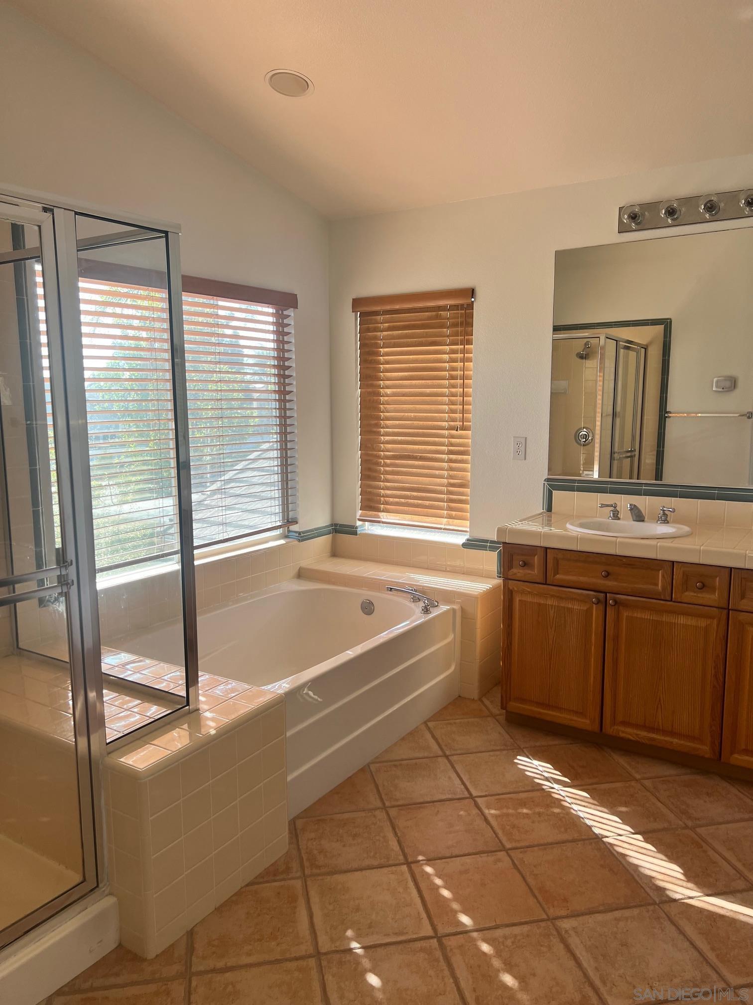 Detail Gallery Image 8 of 14 For 11008  Sunny Mesa Rd, San Diego,  CA 92121 - 4 Beds | 3 Baths