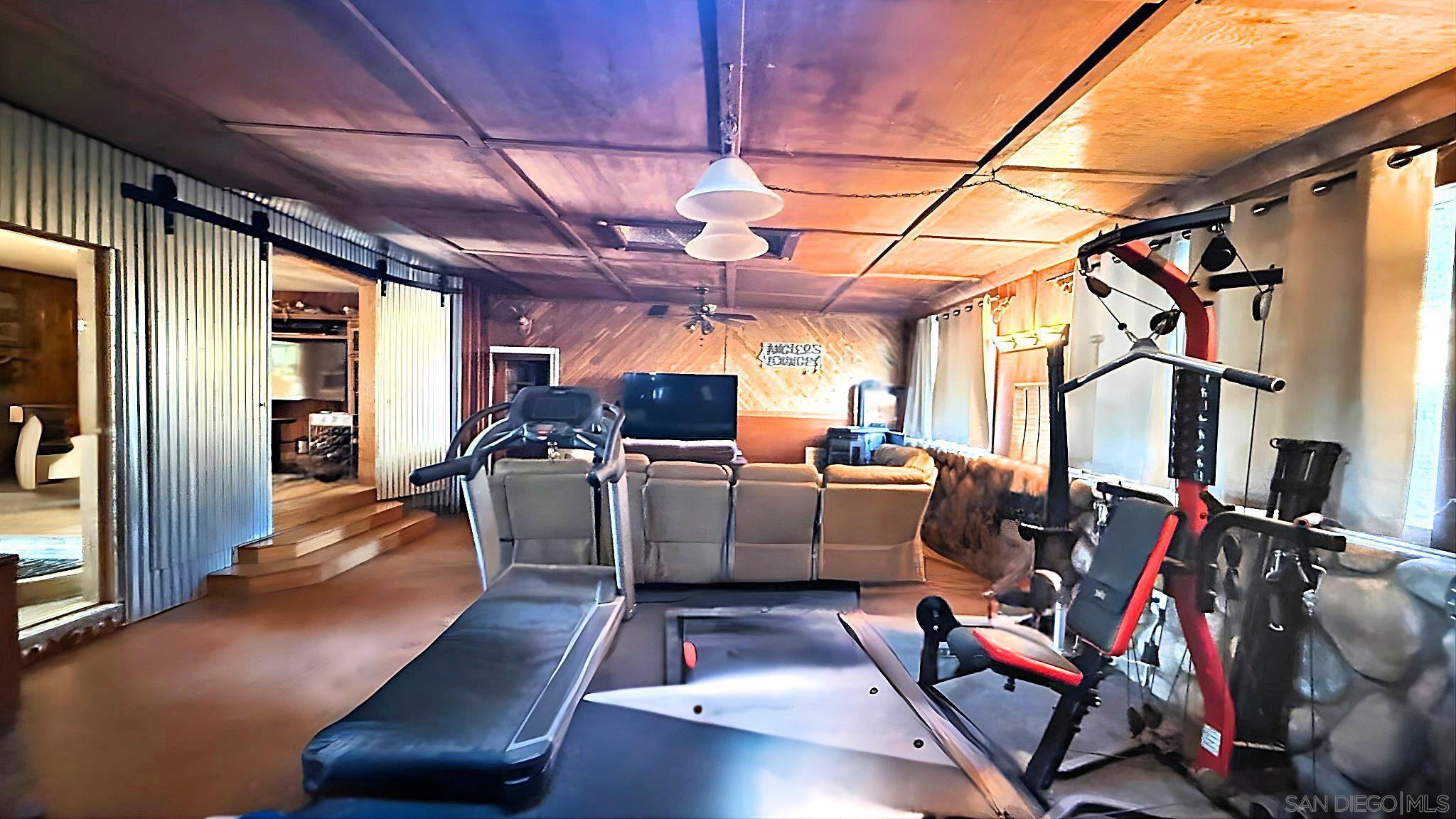 Detail Gallery Image 7 of 10 For 11041  Summit Avenue, Santee,  CA 92071 - 5 Beds | 2 Baths