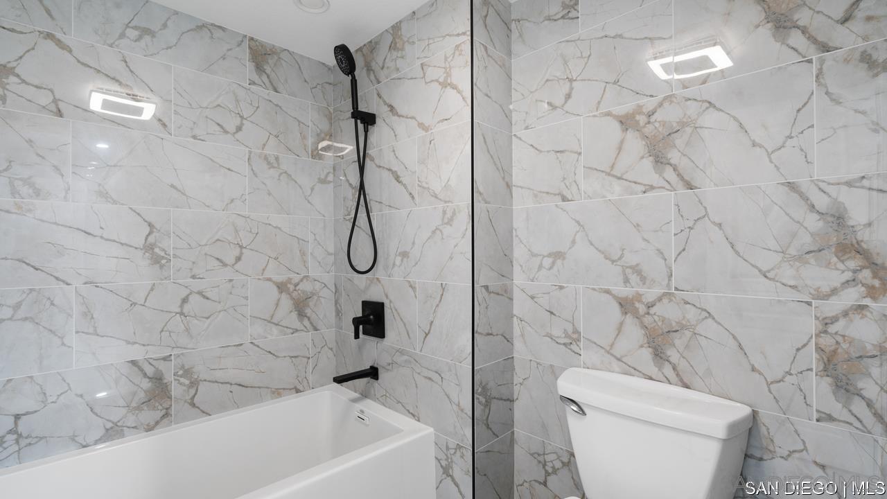 Detail Gallery Image 20 of 31 For 8301  Rio San Diego Dr  #7,  San Diego,  CA 92108 - 3 Beds | 2/1 Baths