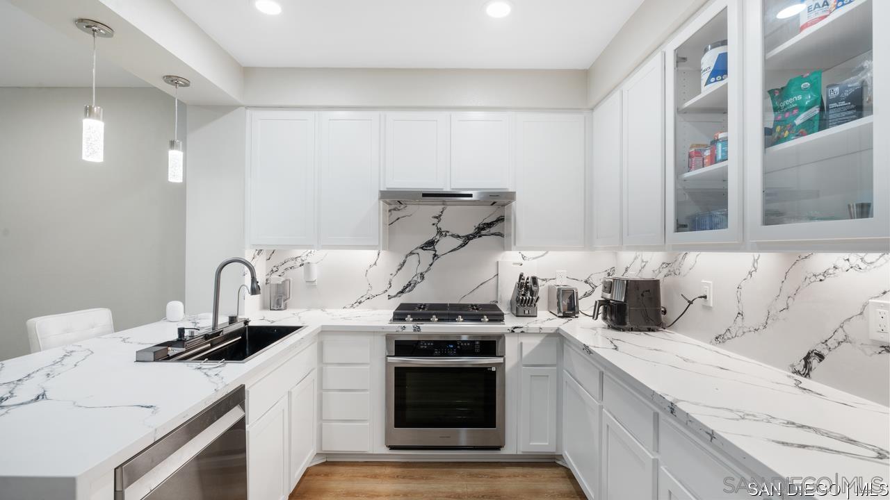 Detail Gallery Image 6 of 31 For 8301  Rio San Diego Dr  #7,  San Diego,  CA 92108 - 3 Beds | 2/1 Baths