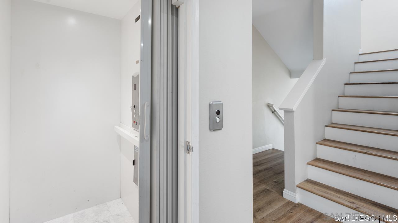 Detail Gallery Image 9 of 31 For 8301  Rio San Diego Dr  #7,  San Diego,  CA 92108 - 3 Beds | 2/1 Baths