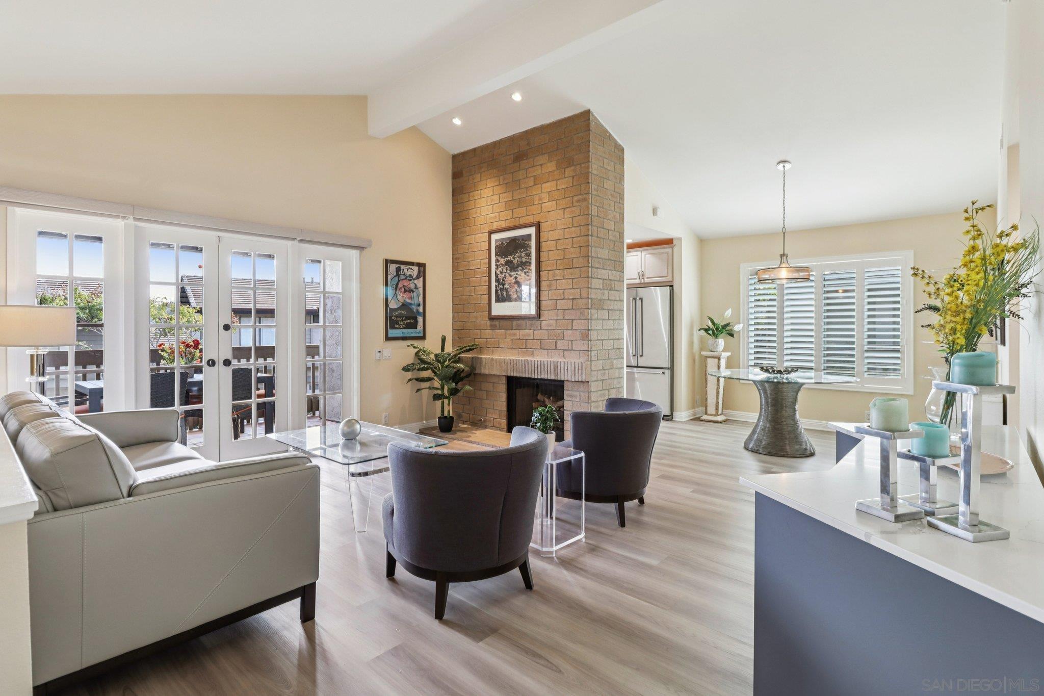 Detail Gallery Image 5 of 41 For 6038  Cirrus St, San Diego,  CA 92110 - 2 Beds | 2 Baths