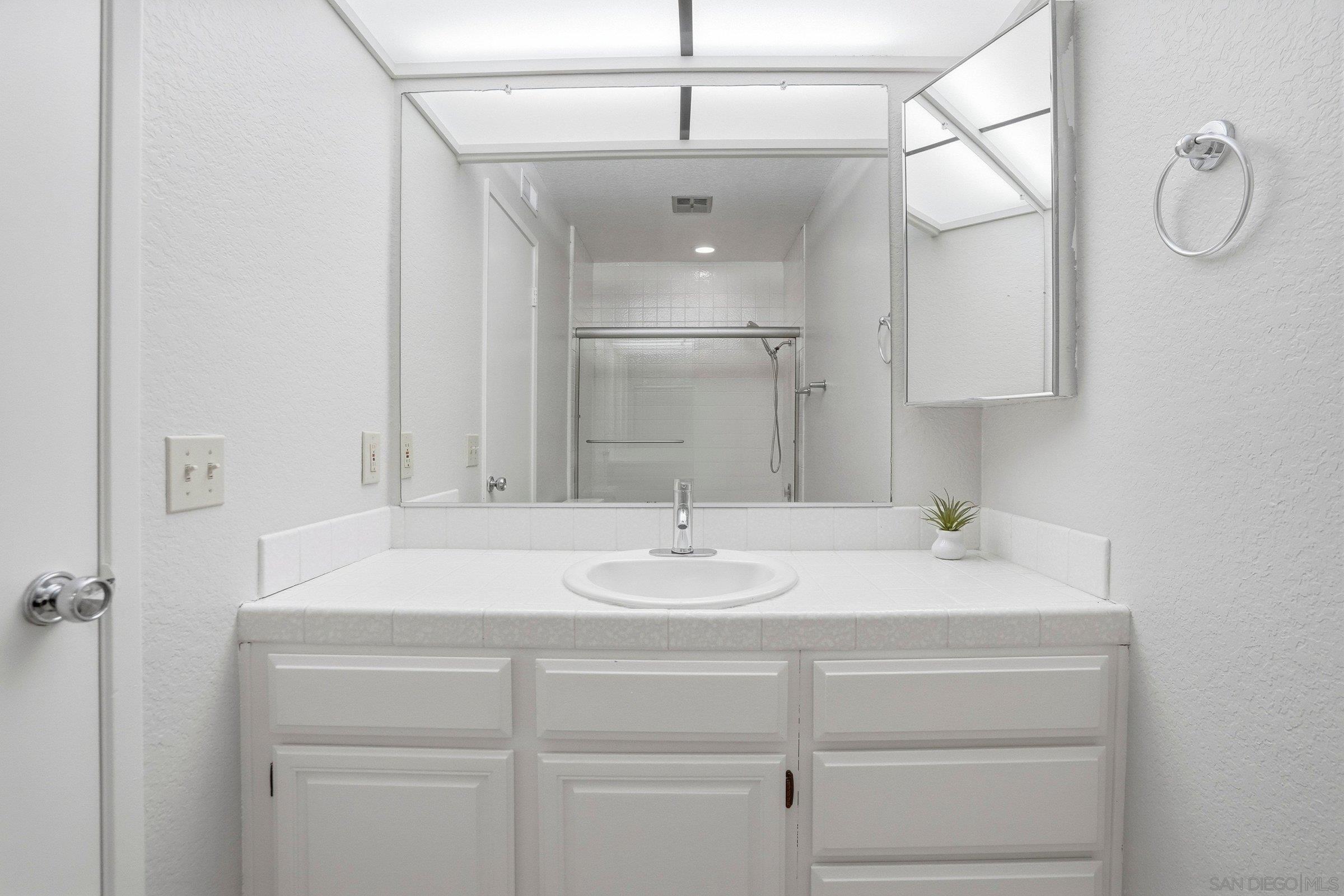 Detail Gallery Image 31 of 34 For 4862  Seda Dr, San Diego,  CA 92124 - 3 Beds | 2/1 Baths