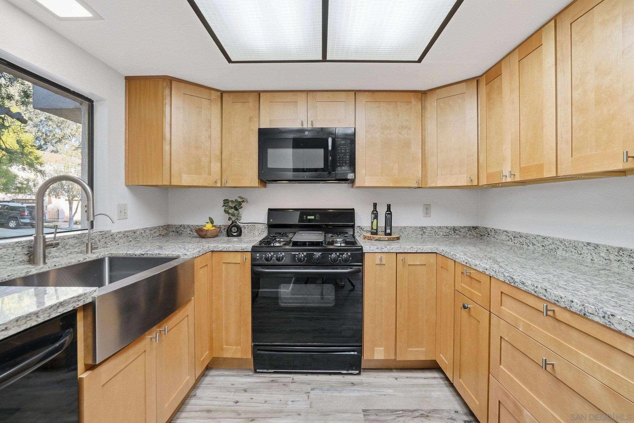 Detail Gallery Image 9 of 34 For 4862  Seda Dr, San Diego,  CA 92124 - 3 Beds | 2/1 Baths