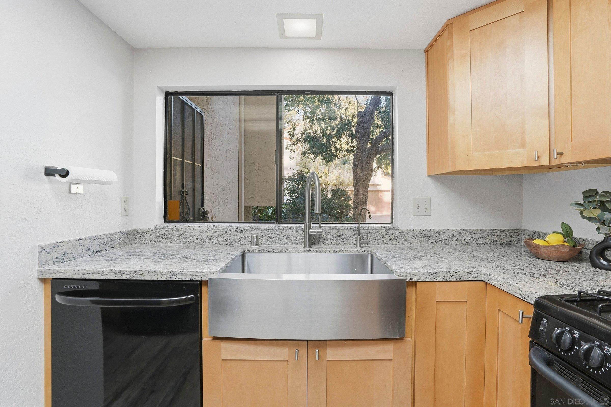 Detail Gallery Image 10 of 34 For 4862  Seda Dr, San Diego,  CA 92124 - 3 Beds | 2/1 Baths