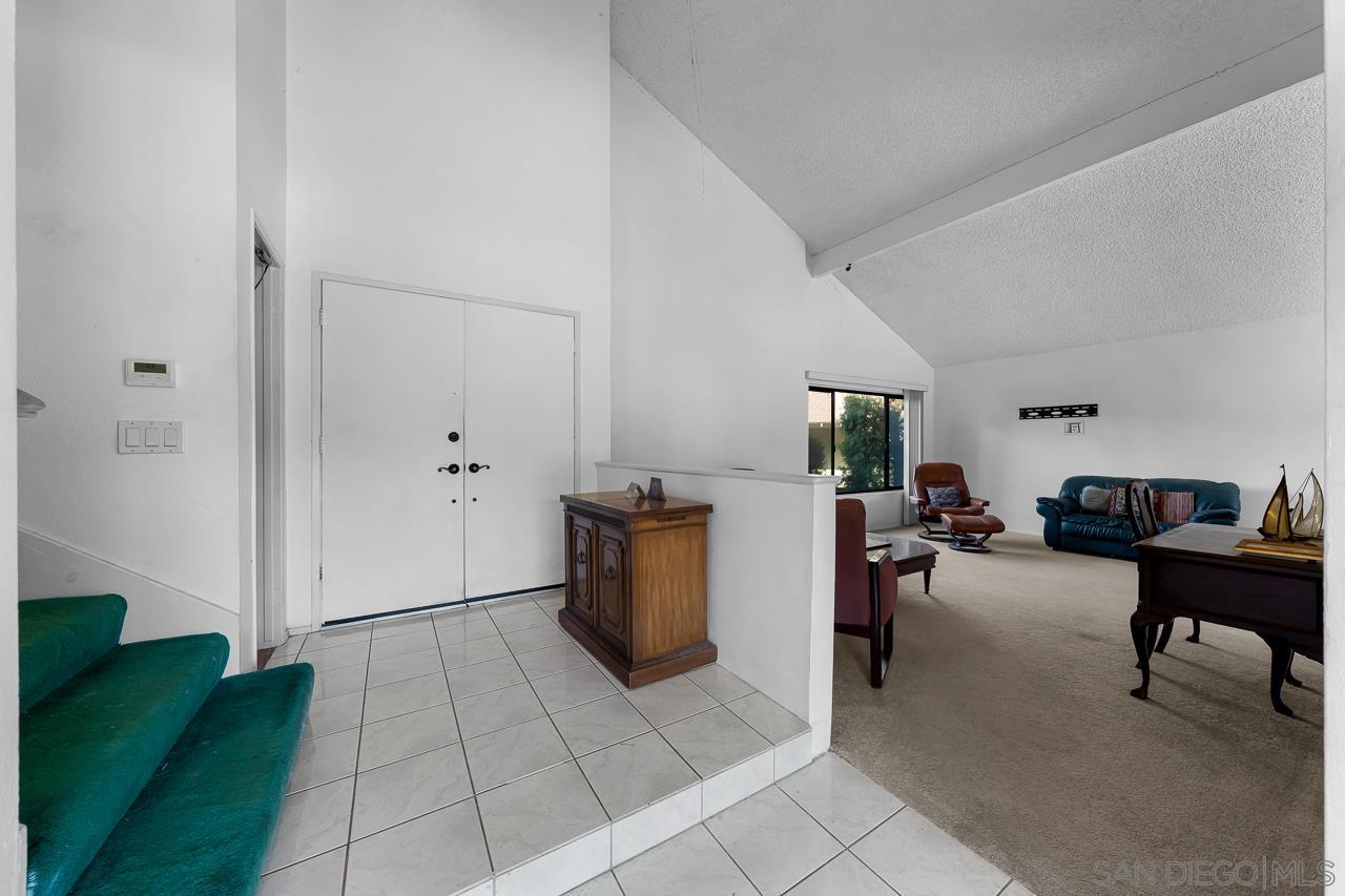 Detail Gallery Image 2 of 45 For 5114  Bloch St, San Diego,  CA 92122 - 3 Beds | 2/1 Baths