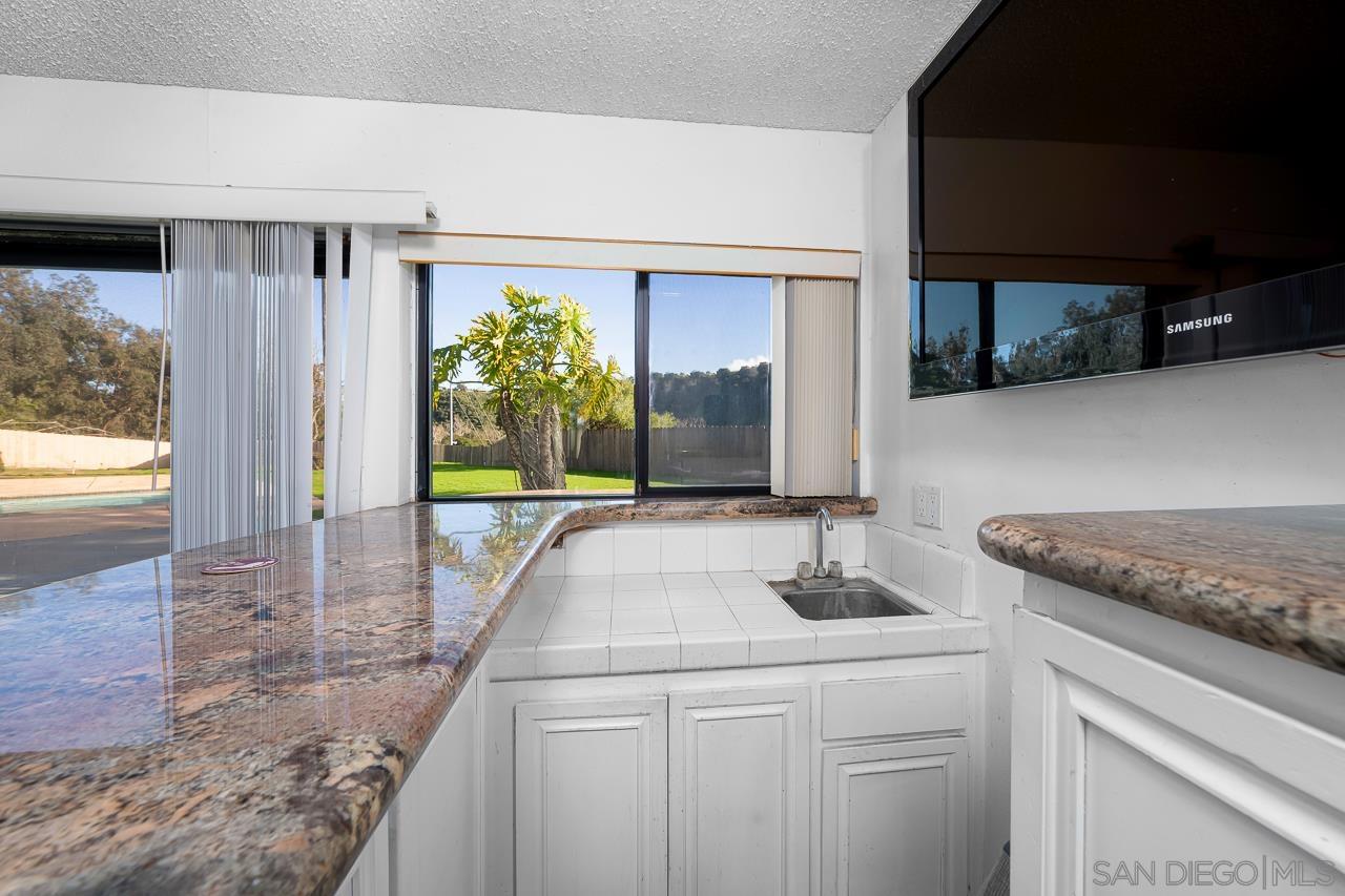 Detail Gallery Image 7 of 45 For 5114  Bloch St, San Diego,  CA 92122 - 3 Beds | 2/1 Baths