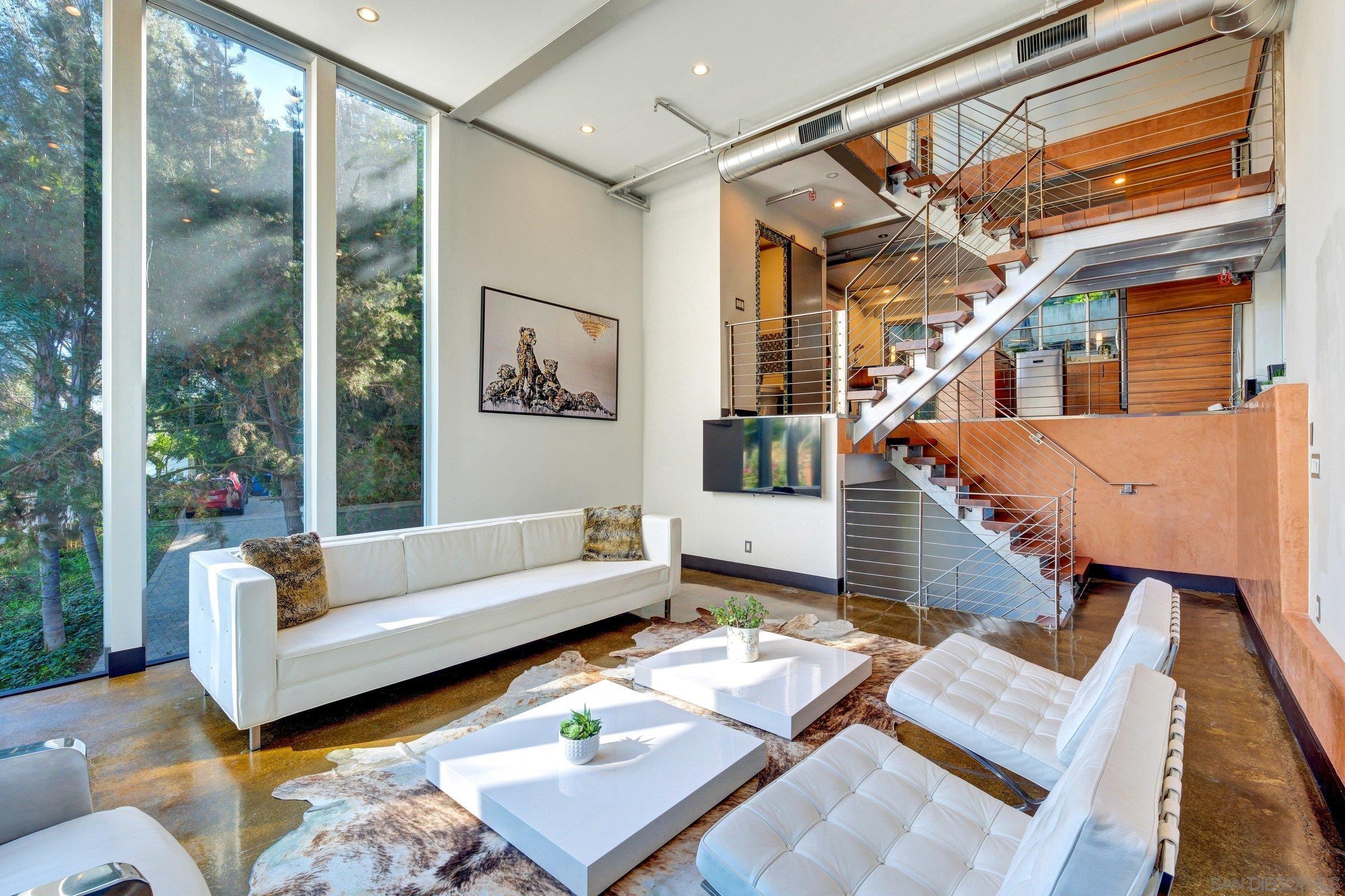 Detail Gallery Image 2 of 8 For 6920  Treasure Trail, Los Angeles,  CA 90068 - 3 Beds | 1/1 Baths