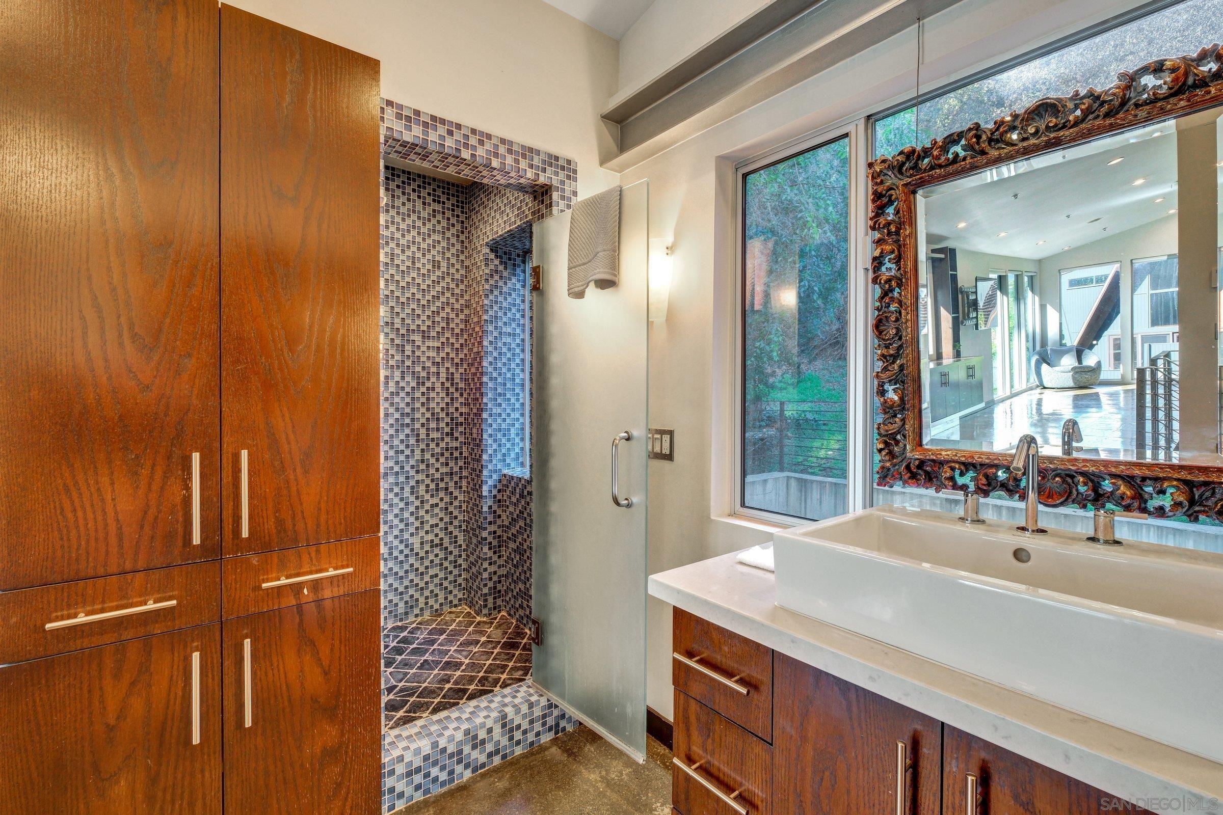 Detail Gallery Image 4 of 8 For 6920  Treasure Trail, Los Angeles,  CA 90068 - 3 Beds | 1/1 Baths