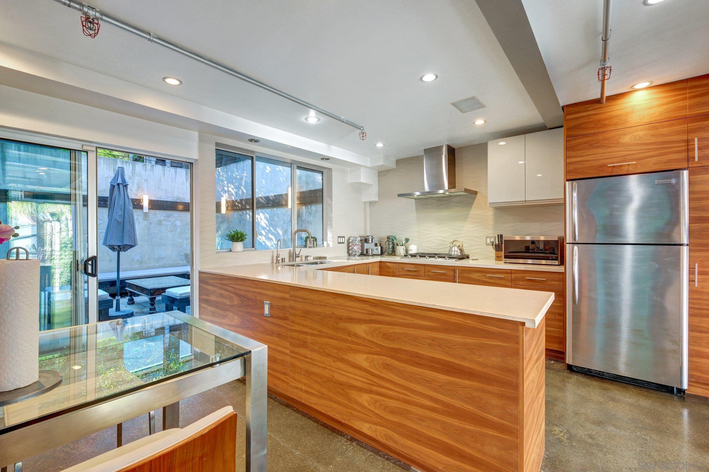 Detail Gallery Image 5 of 8 For 6920  Treasure Trail, Los Angeles,  CA 90068 - 3 Beds | 1/1 Baths