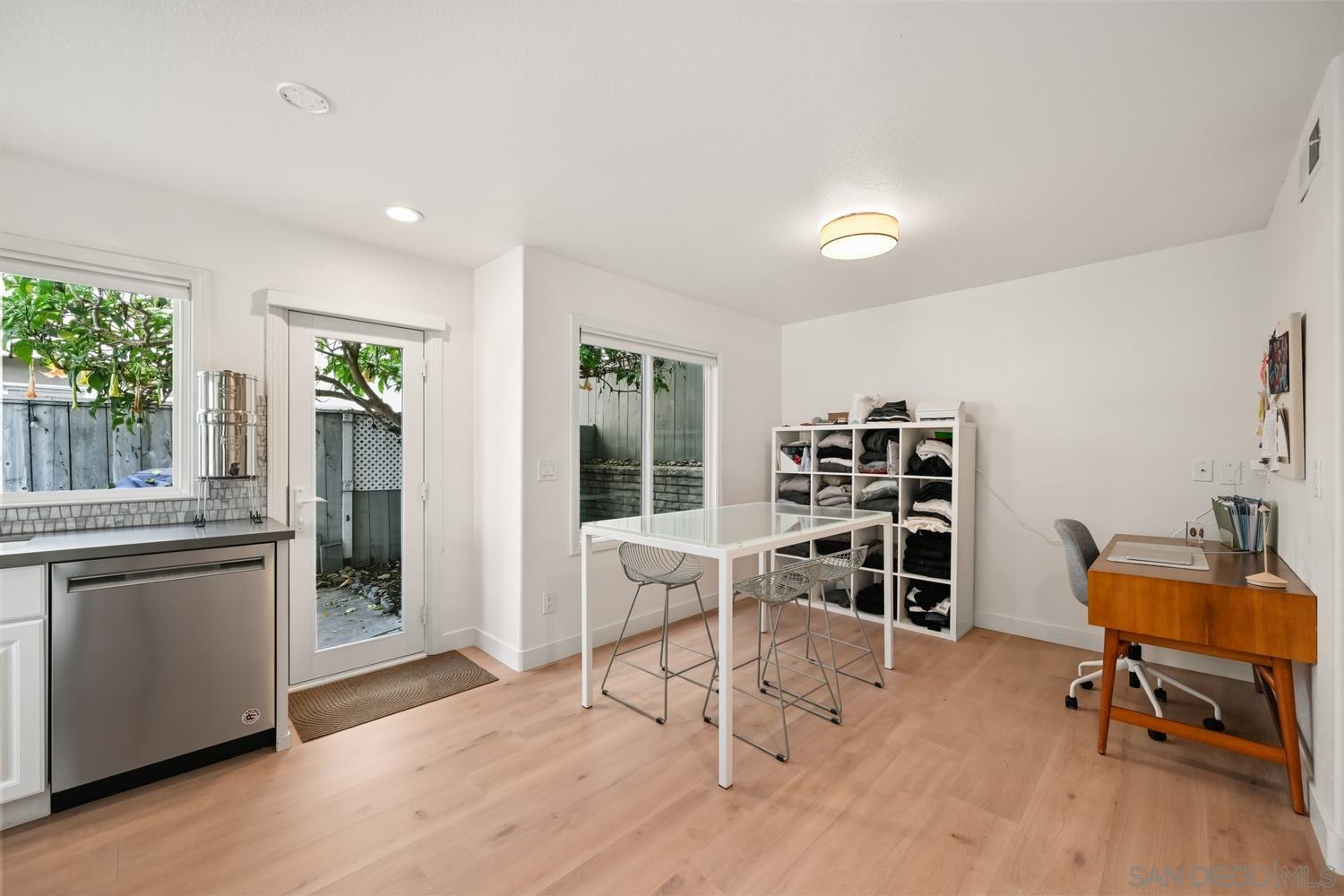 Detail Gallery Image 13 of 42 For 533  Camino Del Mar, Del Mar,  CA 92014 - 2 Beds | 2/1 Baths