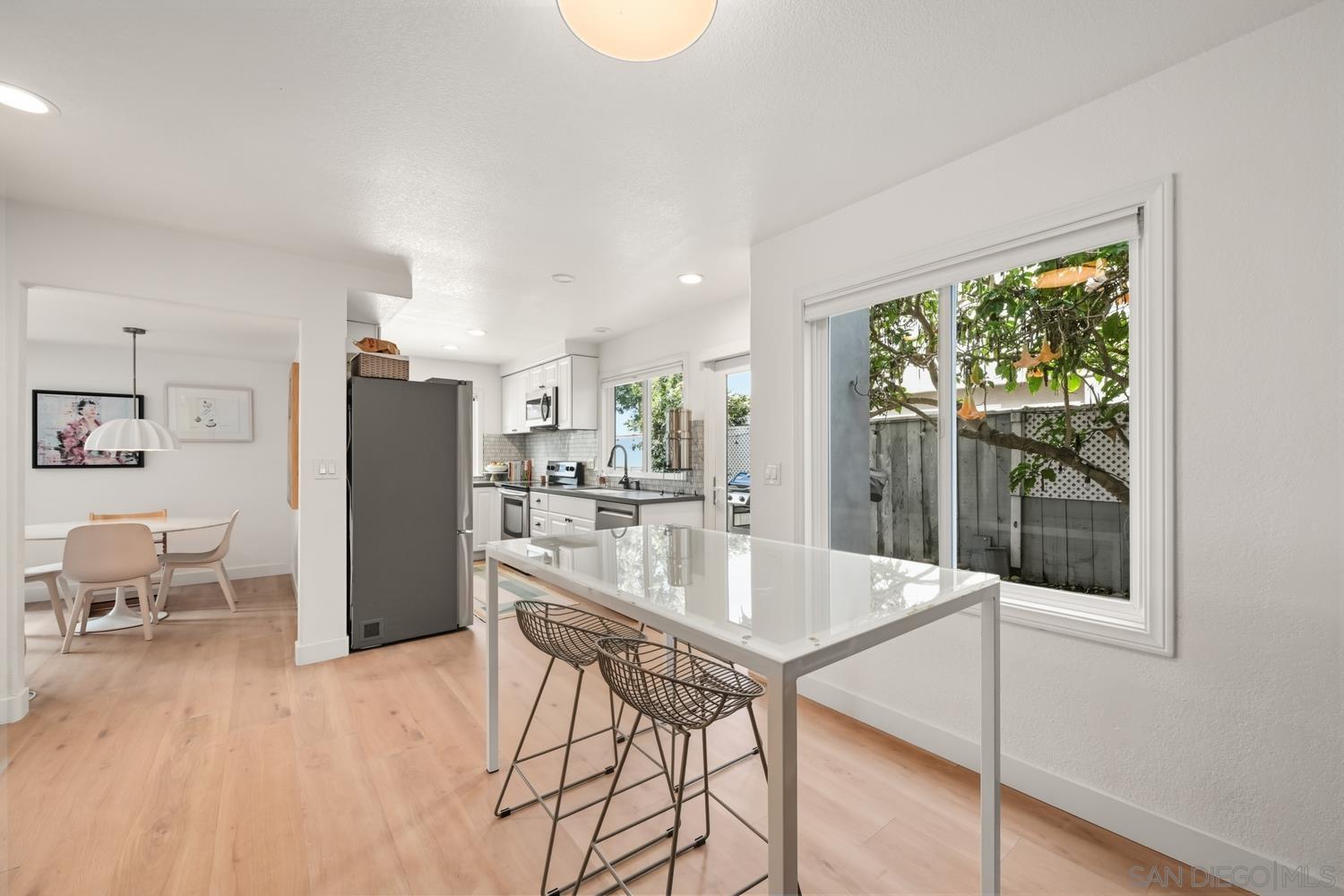 Detail Gallery Image 14 of 42 For 533  Camino Del Mar, Del Mar,  CA 92014 - 2 Beds | 2/1 Baths