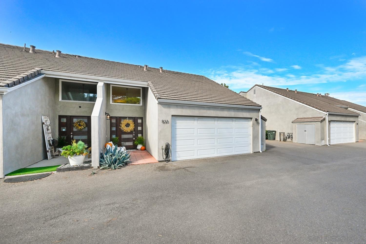 Detail Gallery Image 3 of 42 For 533  Camino Del Mar, Del Mar,  CA 92014 - 2 Beds | 2/1 Baths