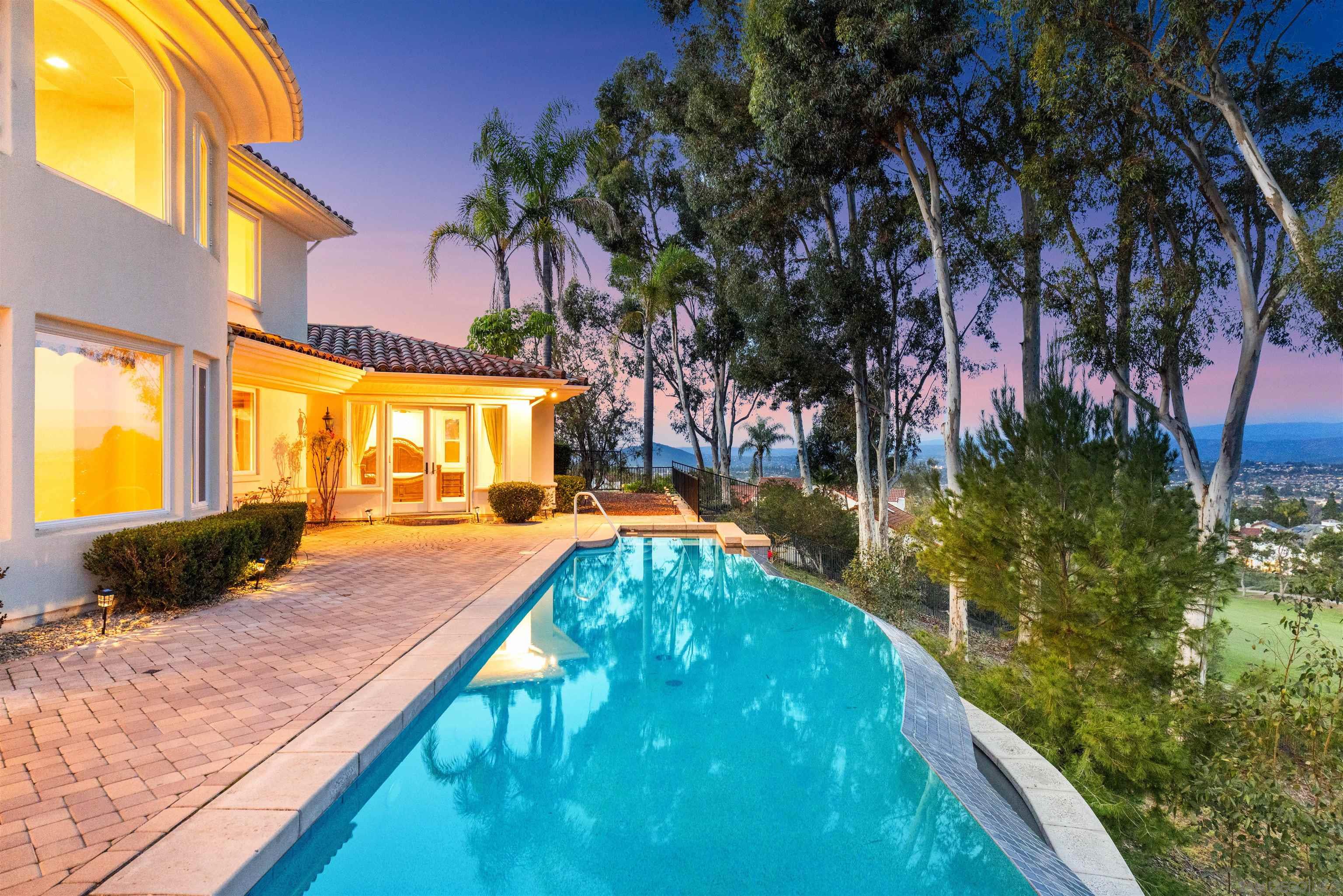 Detail Gallery Image 9 of 56 For 12131  View Pointe Row, San Diego,  CA 92128 - 4 Beds | 3/1 Baths