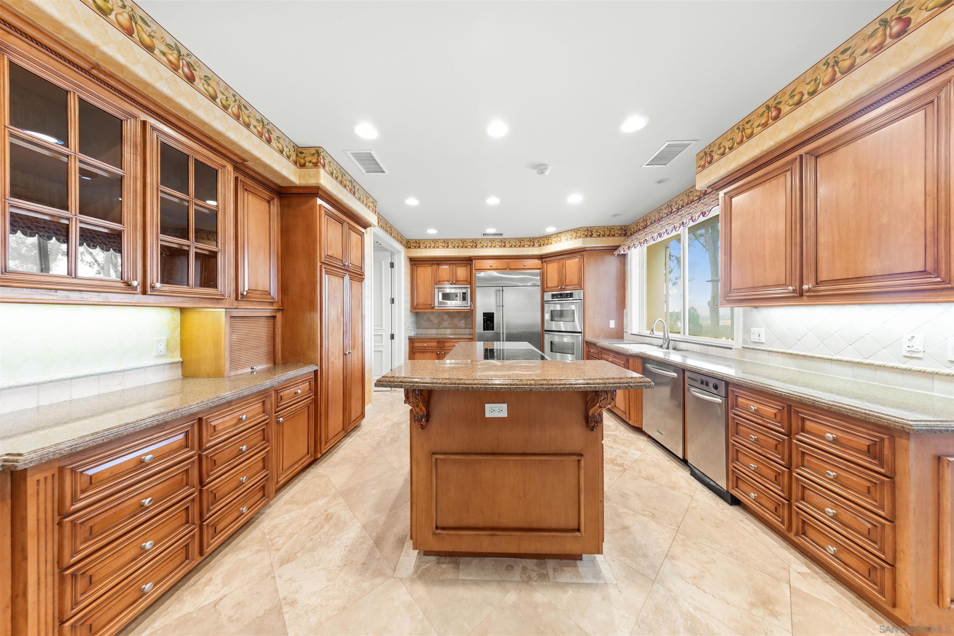 Detail Gallery Image 20 of 56 For 12131  View Pointe Row, San Diego,  CA 92128 - 4 Beds | 3/1 Baths