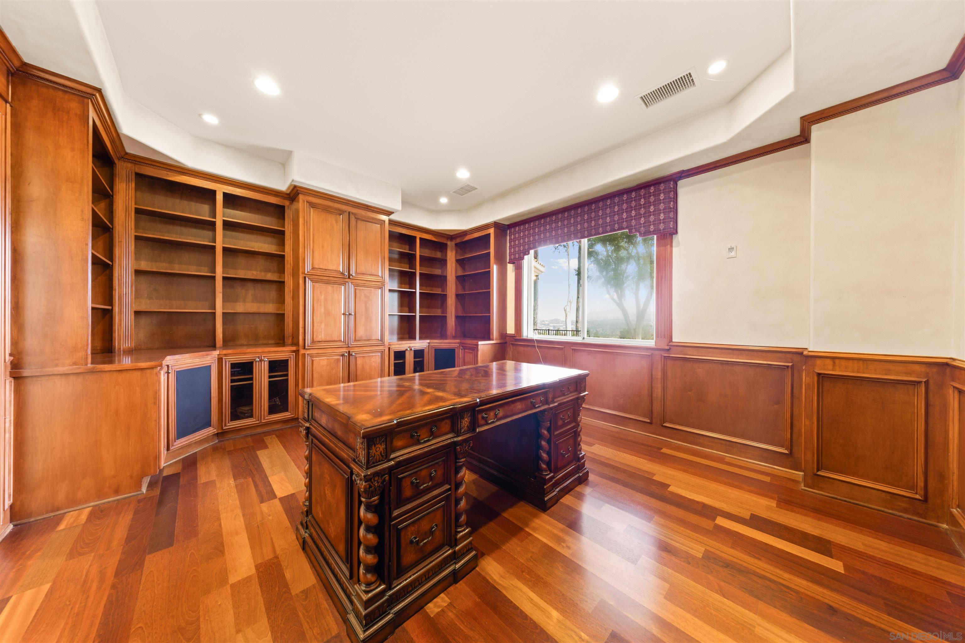 Detail Gallery Image 36 of 56 For 12131  View Pointe Row, San Diego,  CA 92128 - 4 Beds | 3/1 Baths