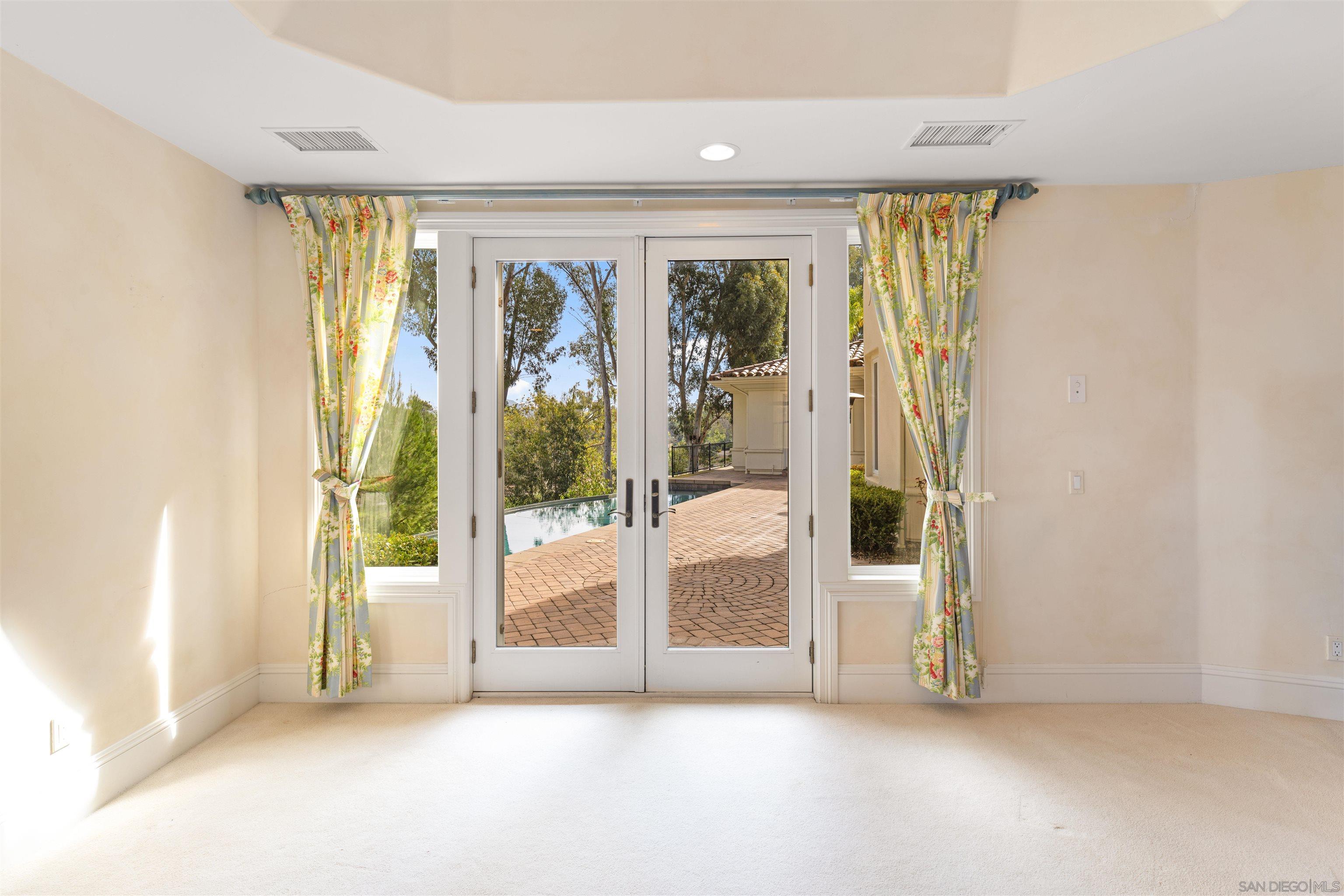 Detail Gallery Image 40 of 56 For 12131  View Pointe Row, San Diego,  CA 92128 - 4 Beds | 3/1 Baths