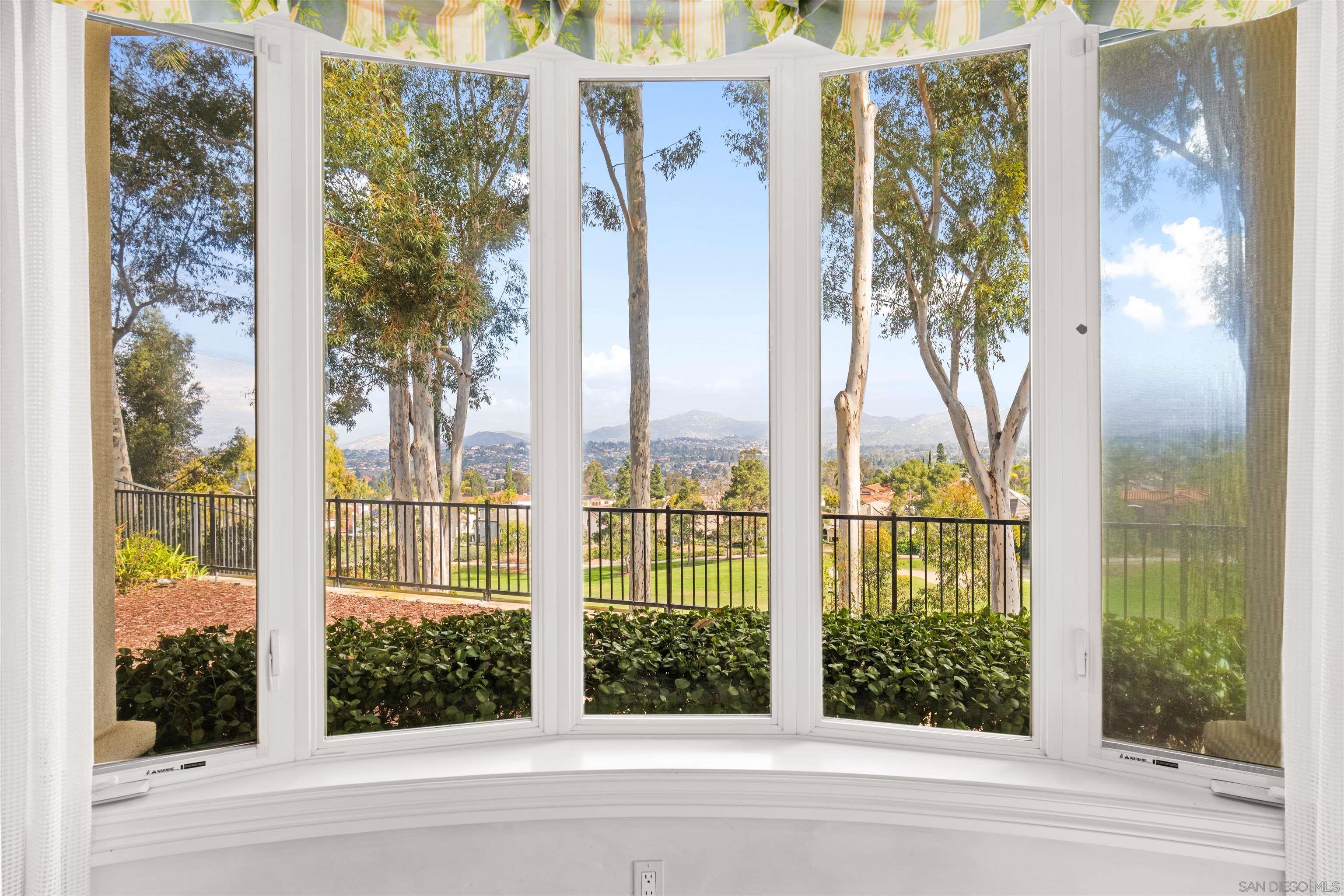 Detail Gallery Image 41 of 56 For 12131  View Pointe Row, San Diego,  CA 92128 - 4 Beds | 3/1 Baths