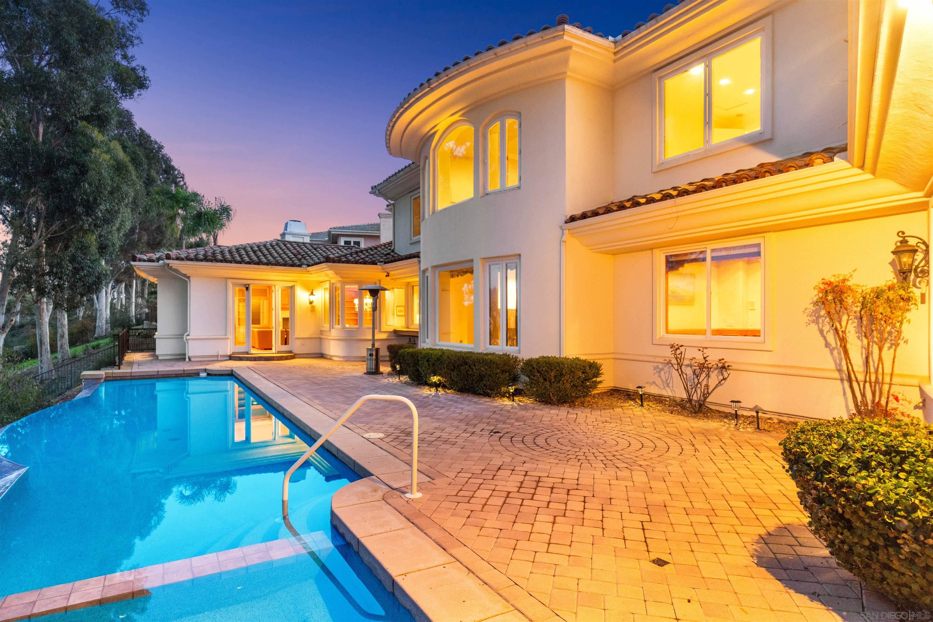 Detail Gallery Image 6 of 56 For 12131  View Pointe Row, San Diego,  CA 92128 - 4 Beds | 3/1 Baths