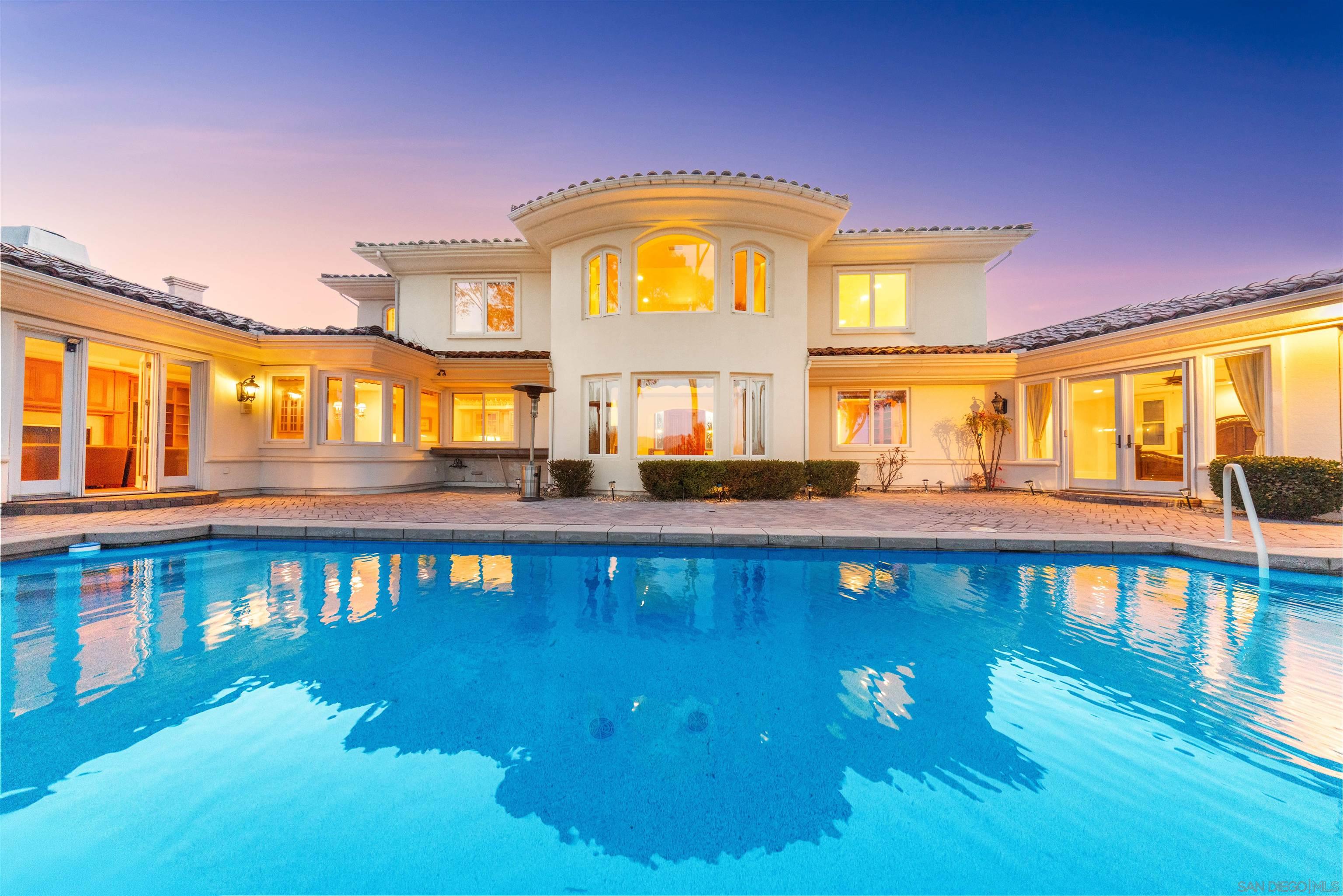 Detail Gallery Image 7 of 56 For 12131  View Pointe Row, San Diego,  CA 92128 - 4 Beds | 3/1 Baths