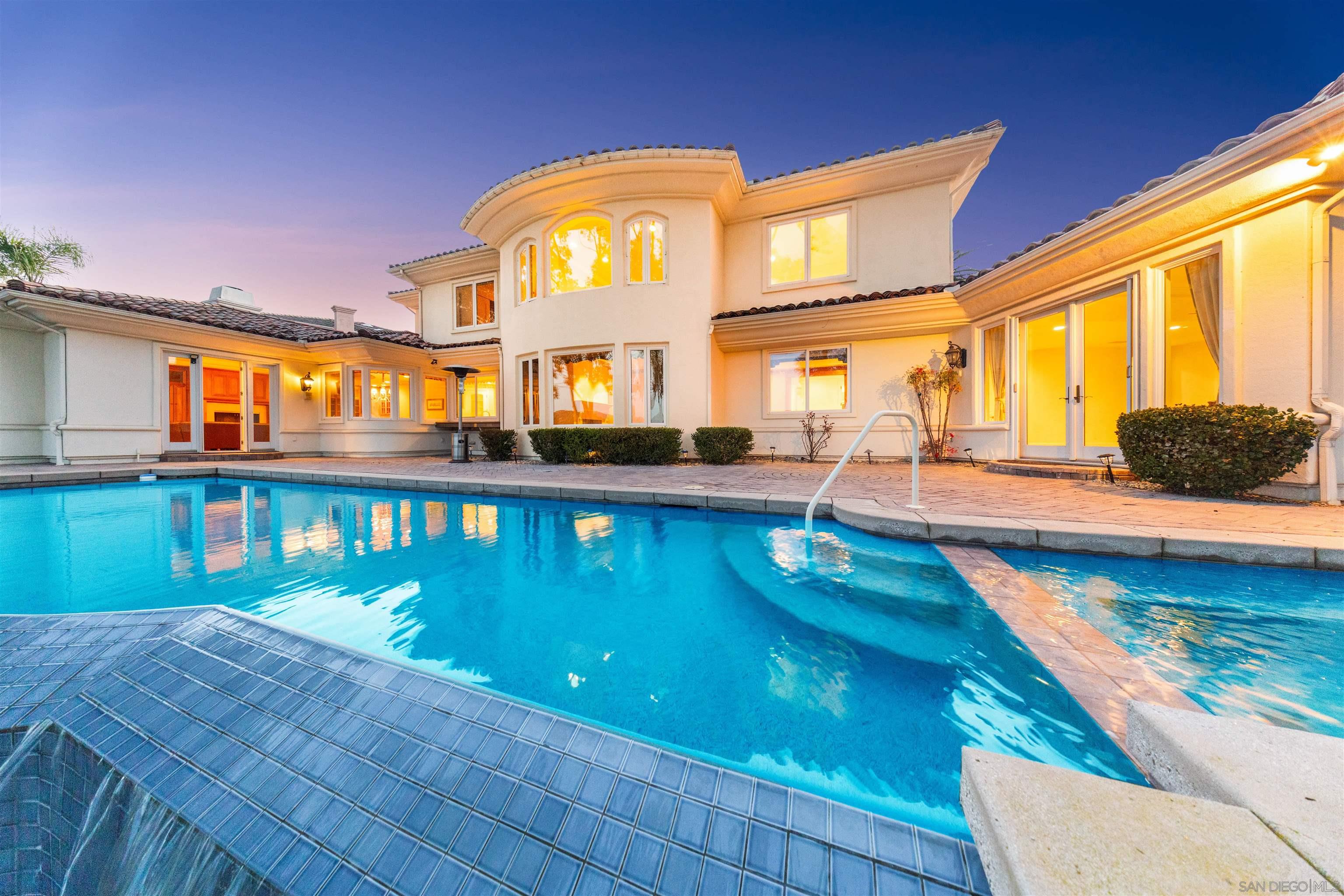 Detail Gallery Image 8 of 56 For 12131  View Pointe Row, San Diego,  CA 92128 - 4 Beds | 3/1 Baths