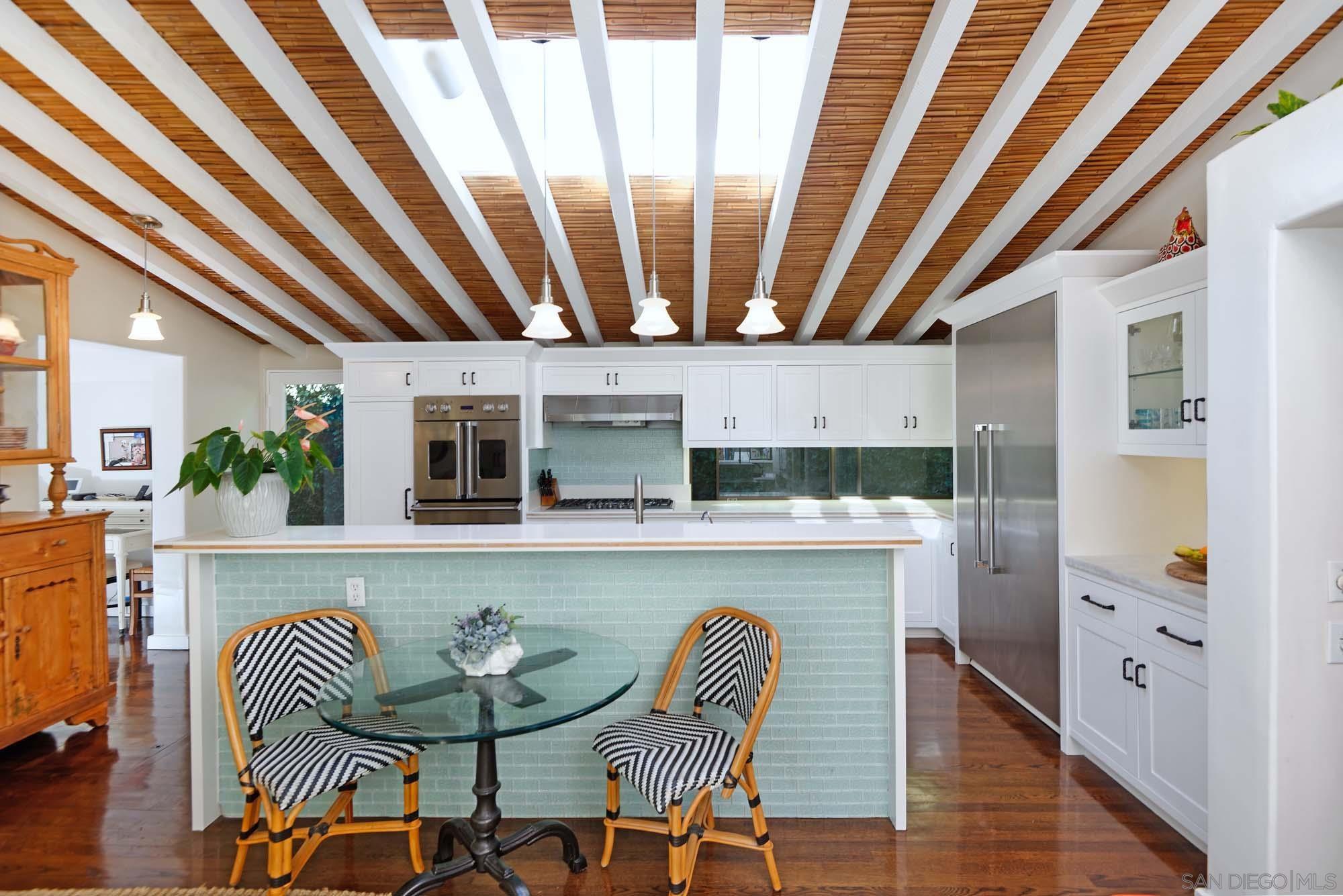 Detail Gallery Image 11 of 28 For 7733  Whitefield, La Jolla,  CA 92037 - 4 Beds | 4/1 Baths