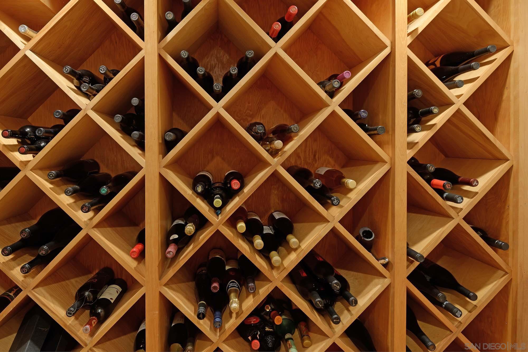 Detail Gallery Image 15 of 28 For 7733  Whitefield, La Jolla,  CA 92037 - 4 Beds | 4/1 Baths